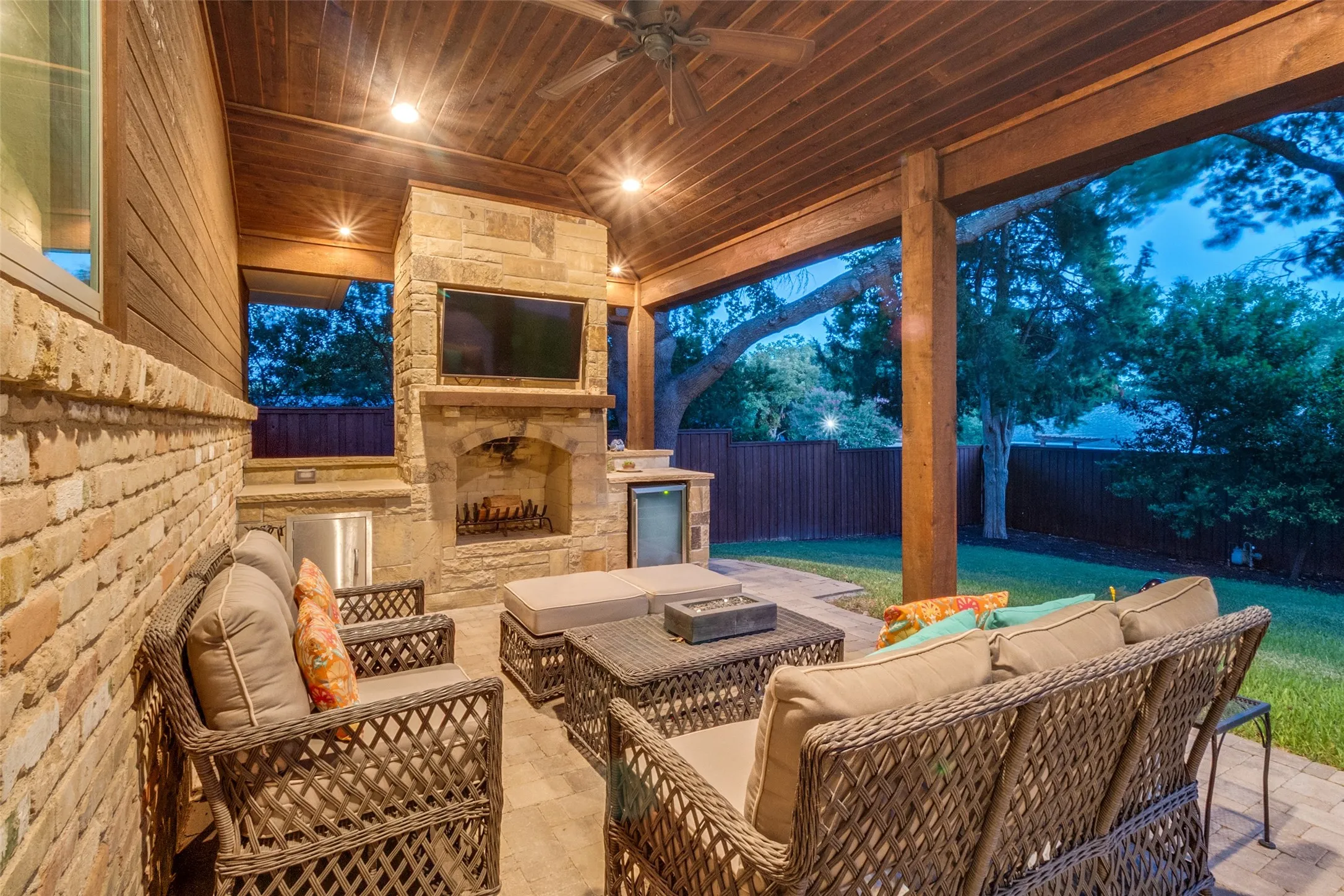 Single Family Residence For Sale in Dallas County , 313 Arborcrest Drive, Richardson, Texas 75080, 4 Bedroom, 4 Bathroom, 2 Garage spaces, 2,646 Sqft, built in 1968, mls#21364609, Real Estate Agent in Richardson, Homes For Sale in Dallas county, Homes For Sale in Richardson, Realtor in Richardson Texas, Real Estate Brokerage Independent Realty Texas, Luminita Cordes Realtor