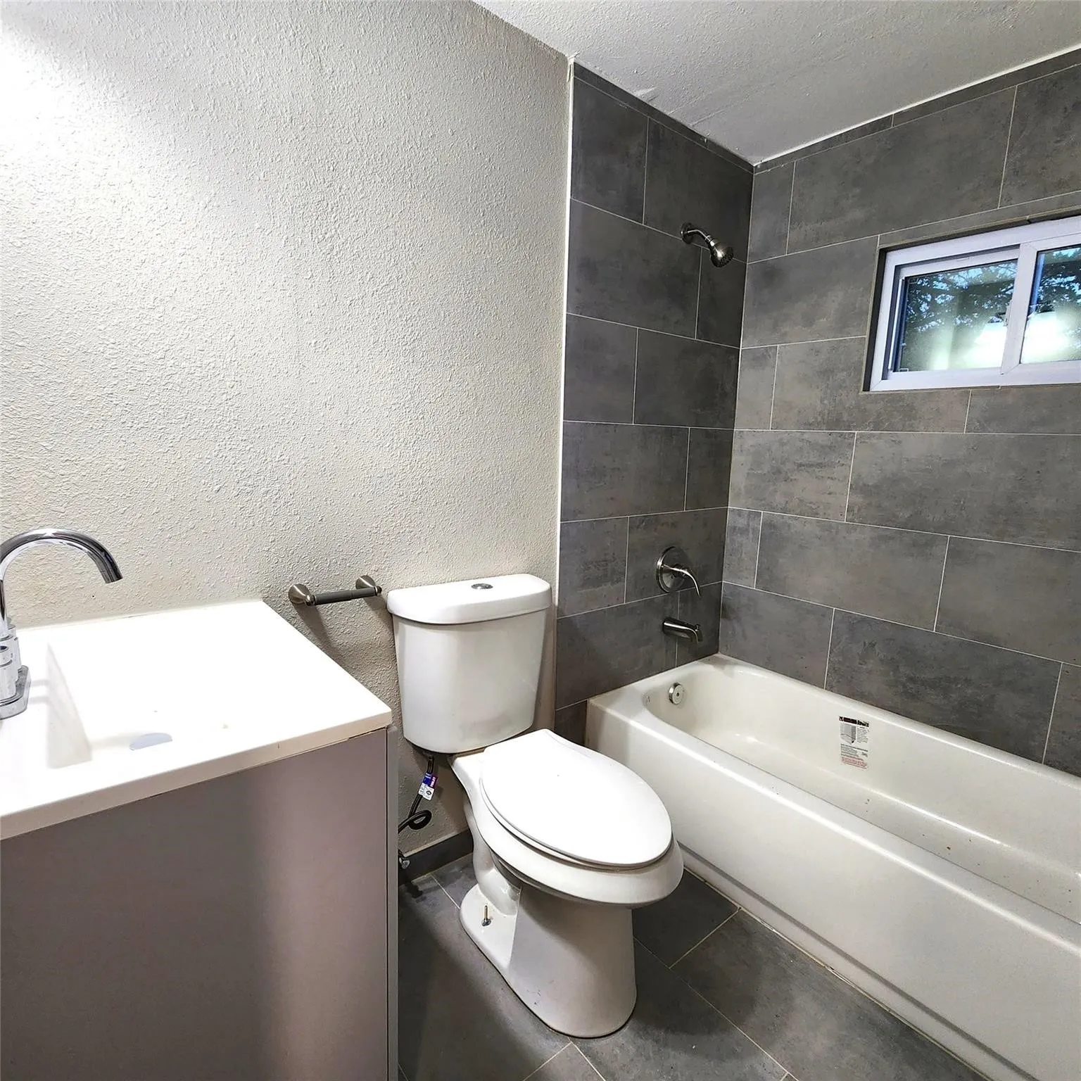 Condominium For Rent in Grayson County , 142 Andrea Street B, Pottsboro, Texas 75076, 2 Bedroom, 1 Bathroom, Garage spaces, 720 Sqft, built in 1963, mls#21368979, Real Estate Agent in Pottsboro, Homes For Rent in Grayson county, Homes For Rent in Pottsboro, Realtor in Pottsboro Texas, Real Estate Brokerage Independent Realty Texas, Luminita Cordes Realtor