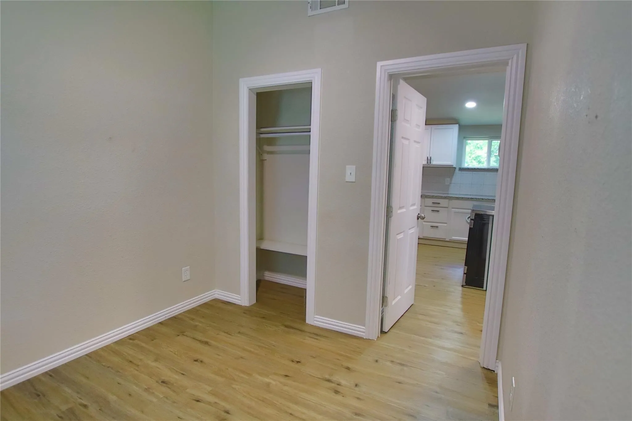 Condominium For Rent in Grayson County , 142 Andrea Street B, Pottsboro, Texas 75076, 2 Bedroom, 1 Bathroom, Garage spaces, 720 Sqft, built in 1963, mls#21368979, Real Estate Agent in Pottsboro, Homes For Rent in Grayson county, Homes For Rent in Pottsboro, Realtor in Pottsboro Texas, Real Estate Brokerage Independent Realty Texas, Luminita Cordes Realtor