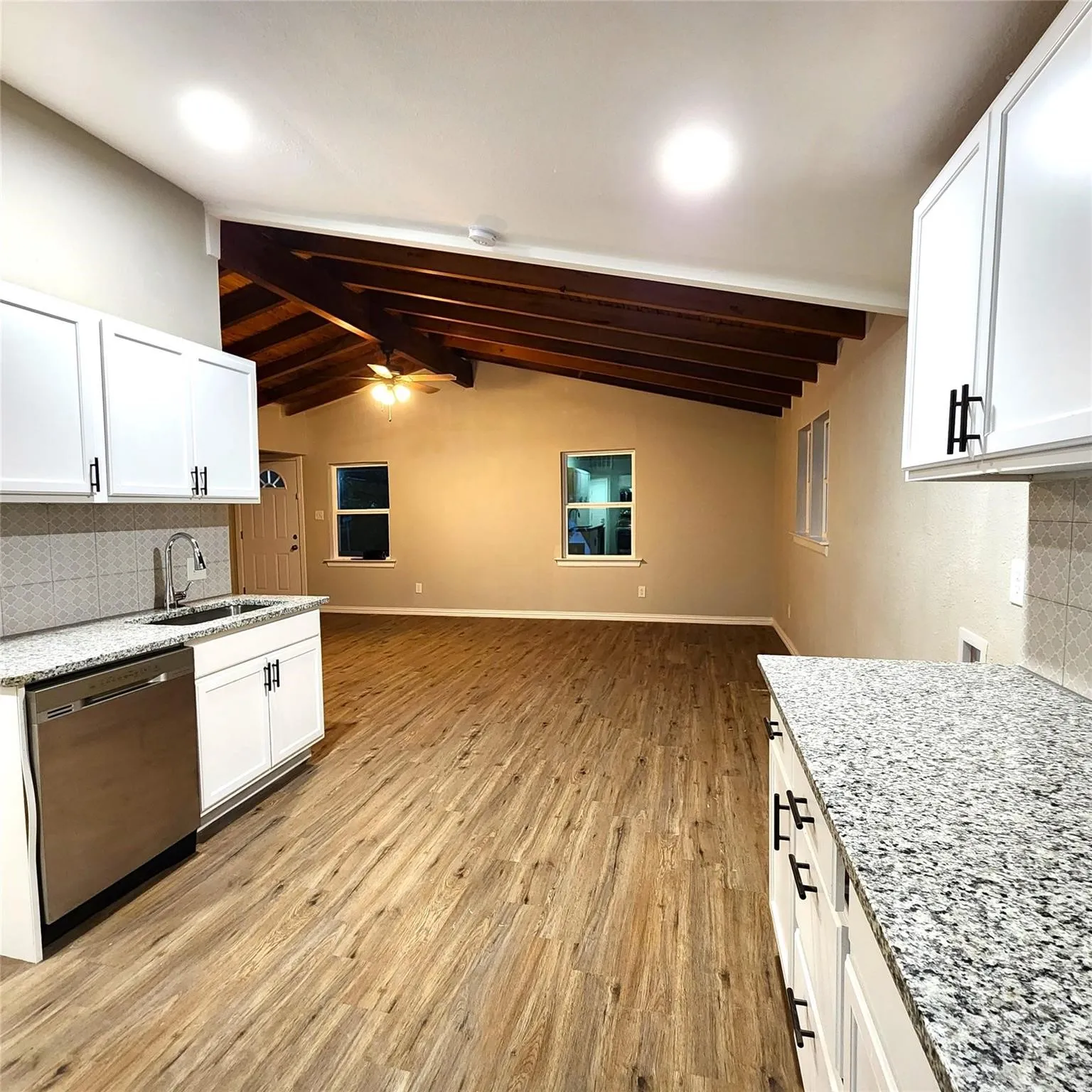 Condominium For Rent in Grayson County , 142 Andrea Street B, Pottsboro, Texas 75076, 2 Bedroom, 1 Bathroom, Garage spaces, 720 Sqft, built in 1963, mls#21368979, Real Estate Agent in Pottsboro, Homes For Rent in Grayson county, Homes For Rent in Pottsboro, Realtor in Pottsboro Texas, Real Estate Brokerage Independent Realty Texas, Luminita Cordes Realtor