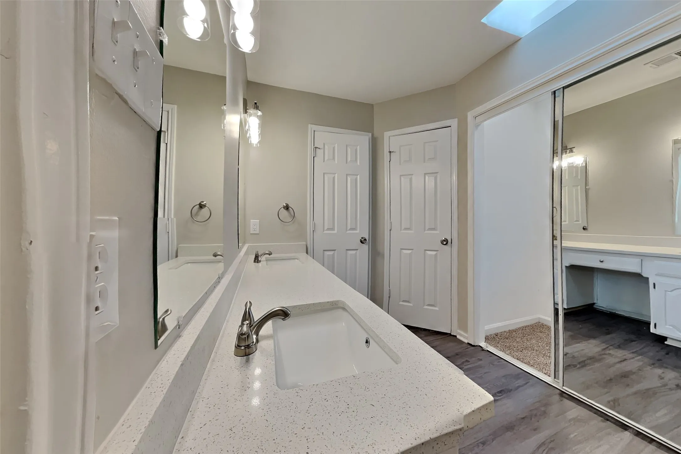 Single Family Residence For Rent in Tarrant County , 6728 Parkwood Drive, North Richland Hills, Texas 76182, 4 Bedroom, 2 Bathroom, 2 Garage spaces, 1,813 Sqft, built in 1987, mls#21369077, Real Estate Agent in North Richland Hills, Homes For Rent in Tarrant county, Homes For Rent in North Richland Hills, Realtor in North Richland Hills Texas, Real Estate Brokerage Independent Realty Texas, Luminita Cordes Realtor