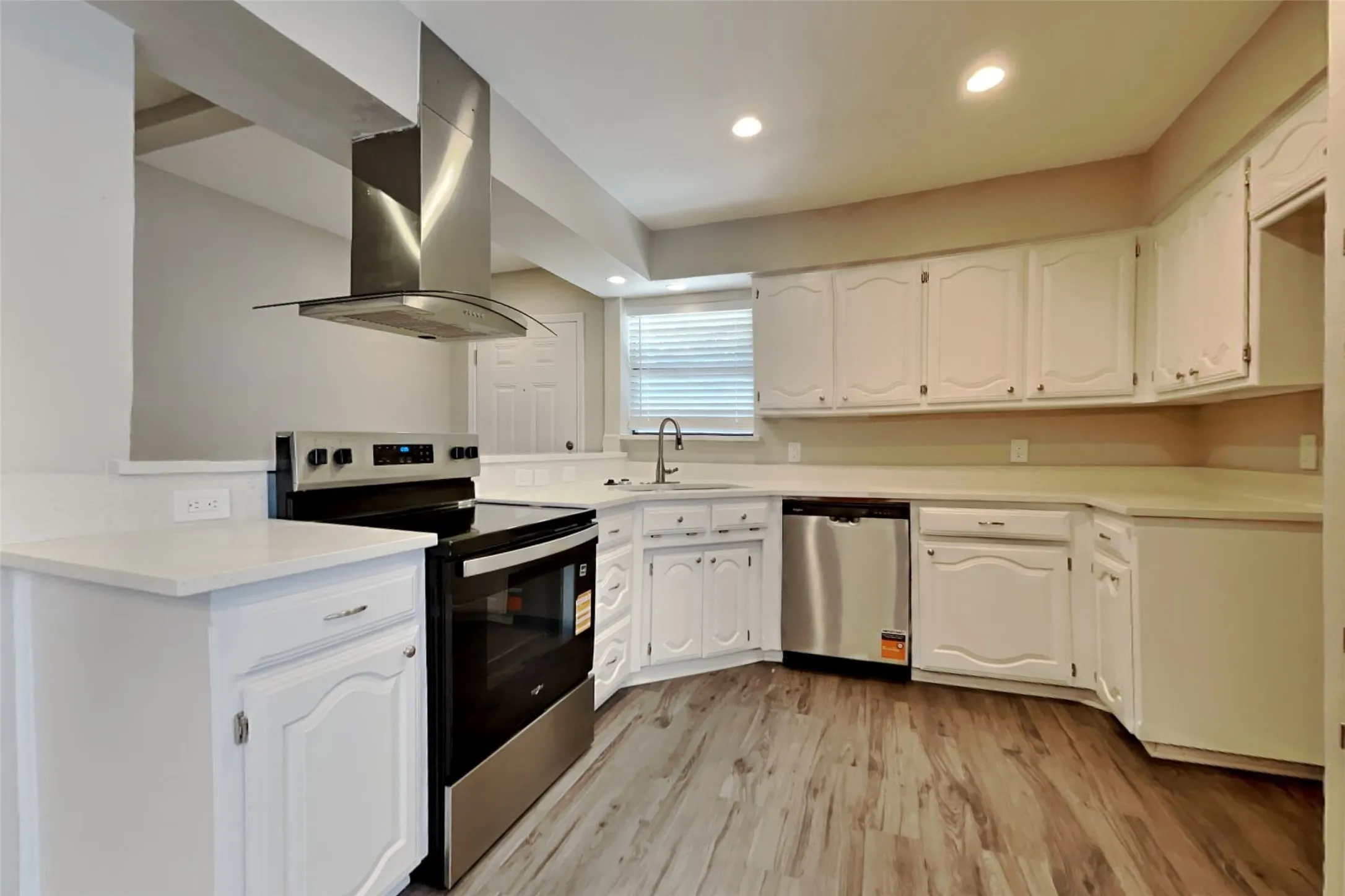 Single Family Residence For Rent in Tarrant County , 6728 Parkwood Drive, North Richland Hills, Texas 76182, 4 Bedroom, 2 Bathroom, 2 Garage spaces, 1,813 Sqft, built in 1987, mls#21369077, Real Estate Agent in North Richland Hills, Homes For Rent in Tarrant county, Homes For Rent in North Richland Hills, Realtor in North Richland Hills Texas, Real Estate Brokerage Independent Realty Texas, Luminita Cordes Realtor