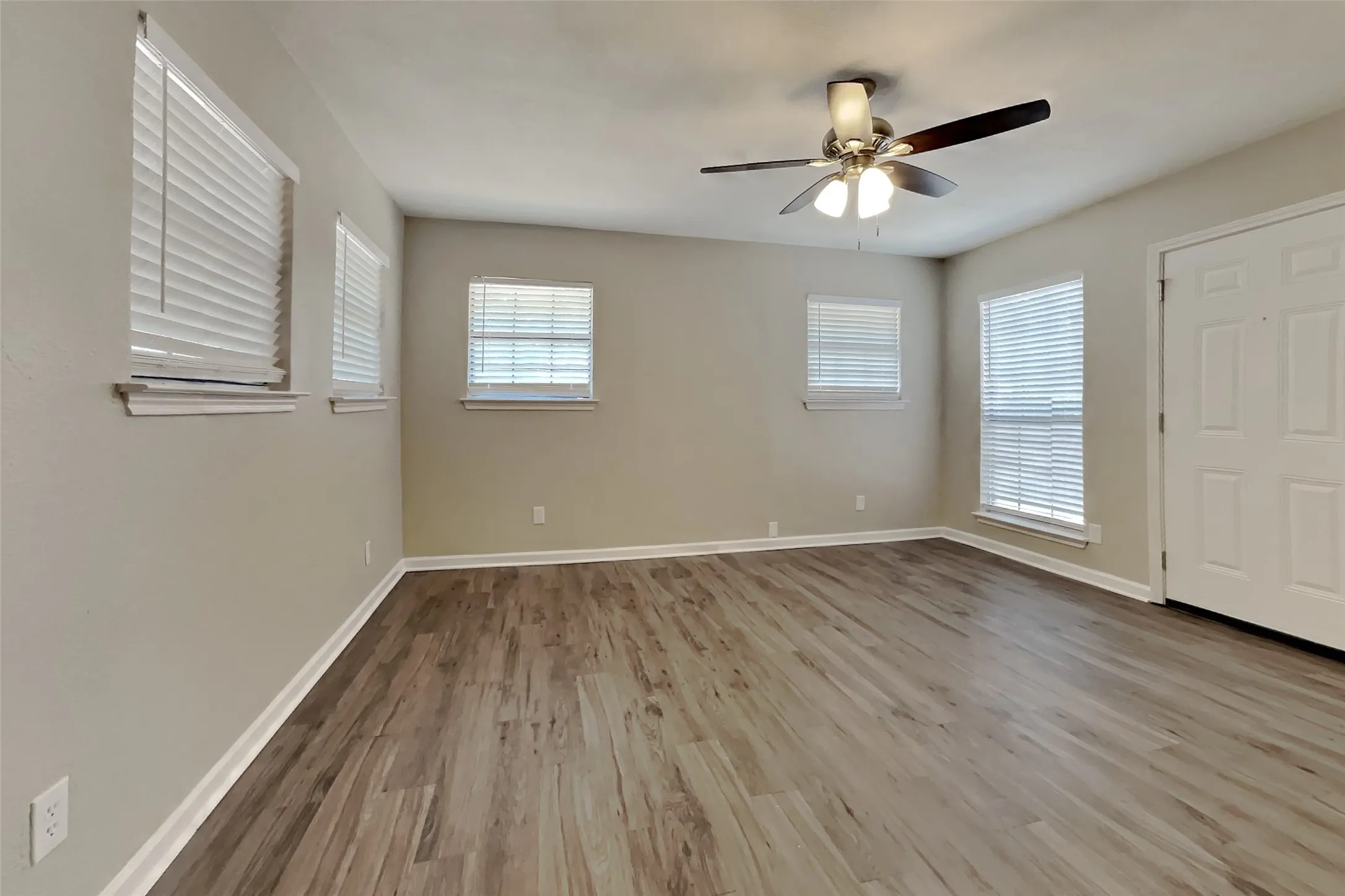 Single Family Residence For Rent in Tarrant County , 6728 Parkwood Drive, North Richland Hills, Texas 76182, 4 Bedroom, 2 Bathroom, 2 Garage spaces, 1,813 Sqft, built in 1987, mls#21369077, Real Estate Agent in North Richland Hills, Homes For Rent in Tarrant county, Homes For Rent in North Richland Hills, Realtor in North Richland Hills Texas, Real Estate Brokerage Independent Realty Texas, Luminita Cordes Realtor