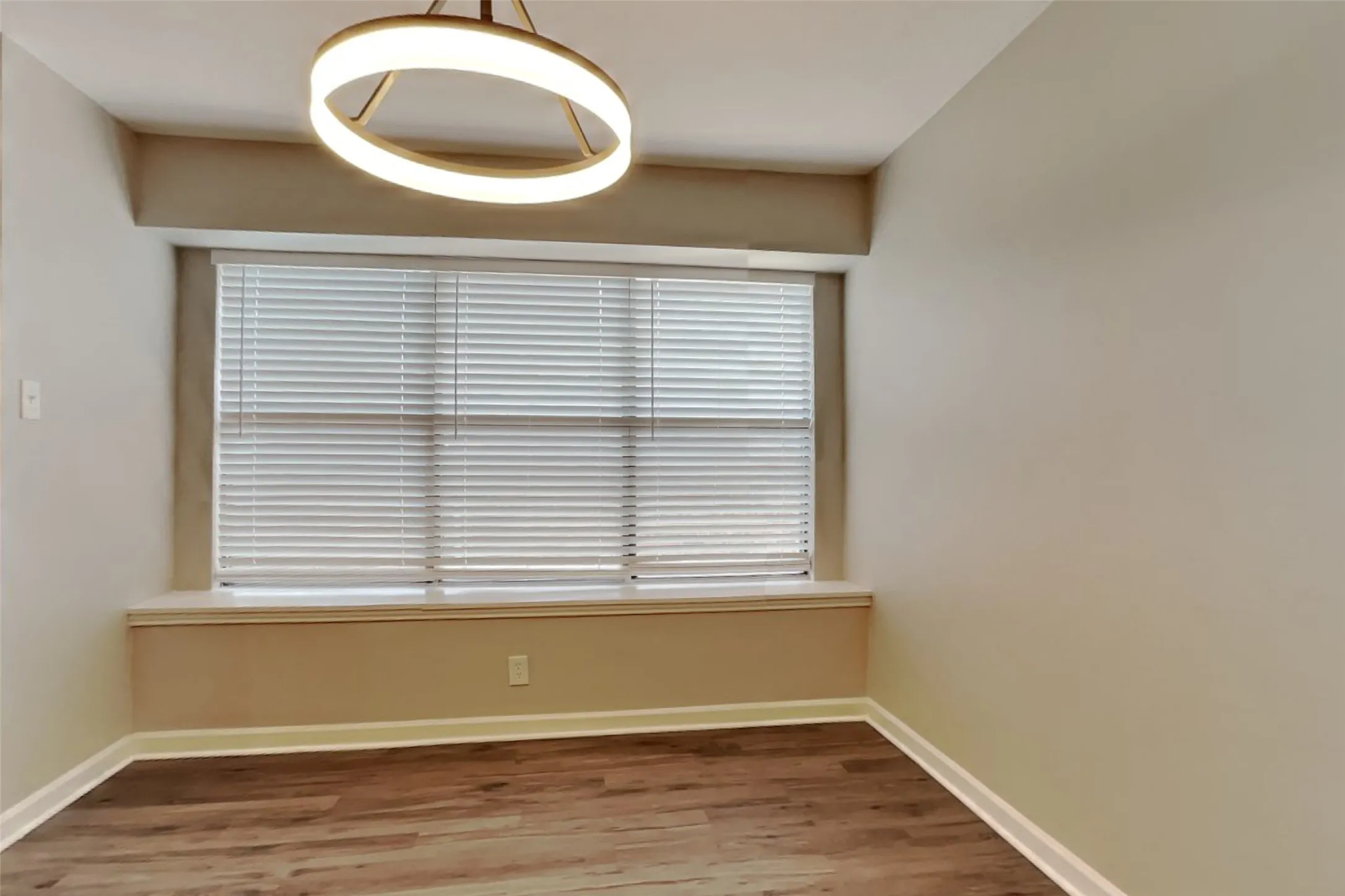 Single Family Residence For Rent in Tarrant County , 6728 Parkwood Drive, North Richland Hills, Texas 76182, 4 Bedroom, 2 Bathroom, 2 Garage spaces, 1,813 Sqft, built in 1987, mls#21369077, Real Estate Agent in North Richland Hills, Homes For Rent in Tarrant county, Homes For Rent in North Richland Hills, Realtor in North Richland Hills Texas, Real Estate Brokerage Independent Realty Texas, Luminita Cordes Realtor