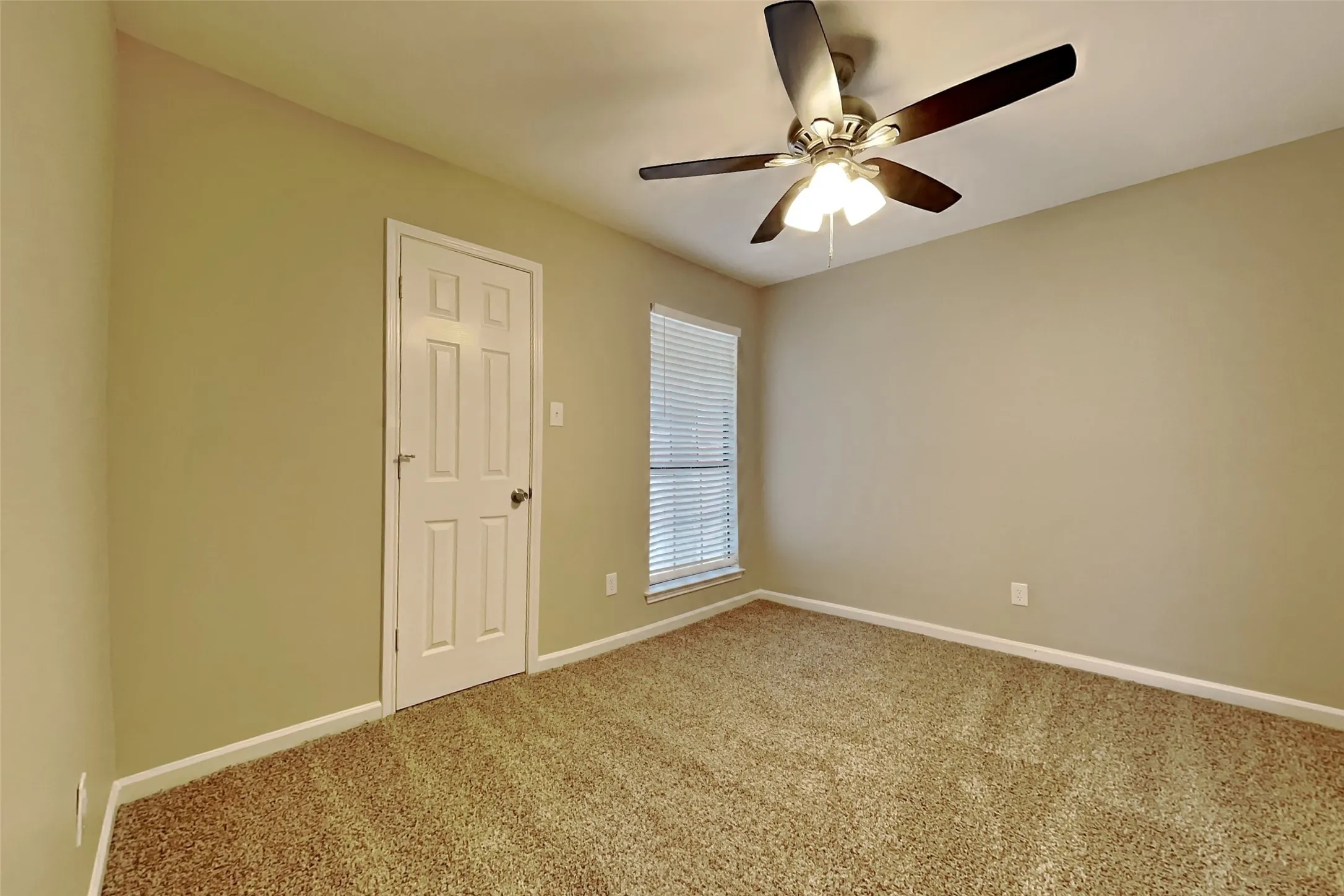 Single Family Residence For Rent in Tarrant County , 6728 Parkwood Drive, North Richland Hills, Texas 76182, 4 Bedroom, 2 Bathroom, 2 Garage spaces, 1,813 Sqft, built in 1987, mls#21369077, Real Estate Agent in North Richland Hills, Homes For Rent in Tarrant county, Homes For Rent in North Richland Hills, Realtor in North Richland Hills Texas, Real Estate Brokerage Independent Realty Texas, Luminita Cordes Realtor