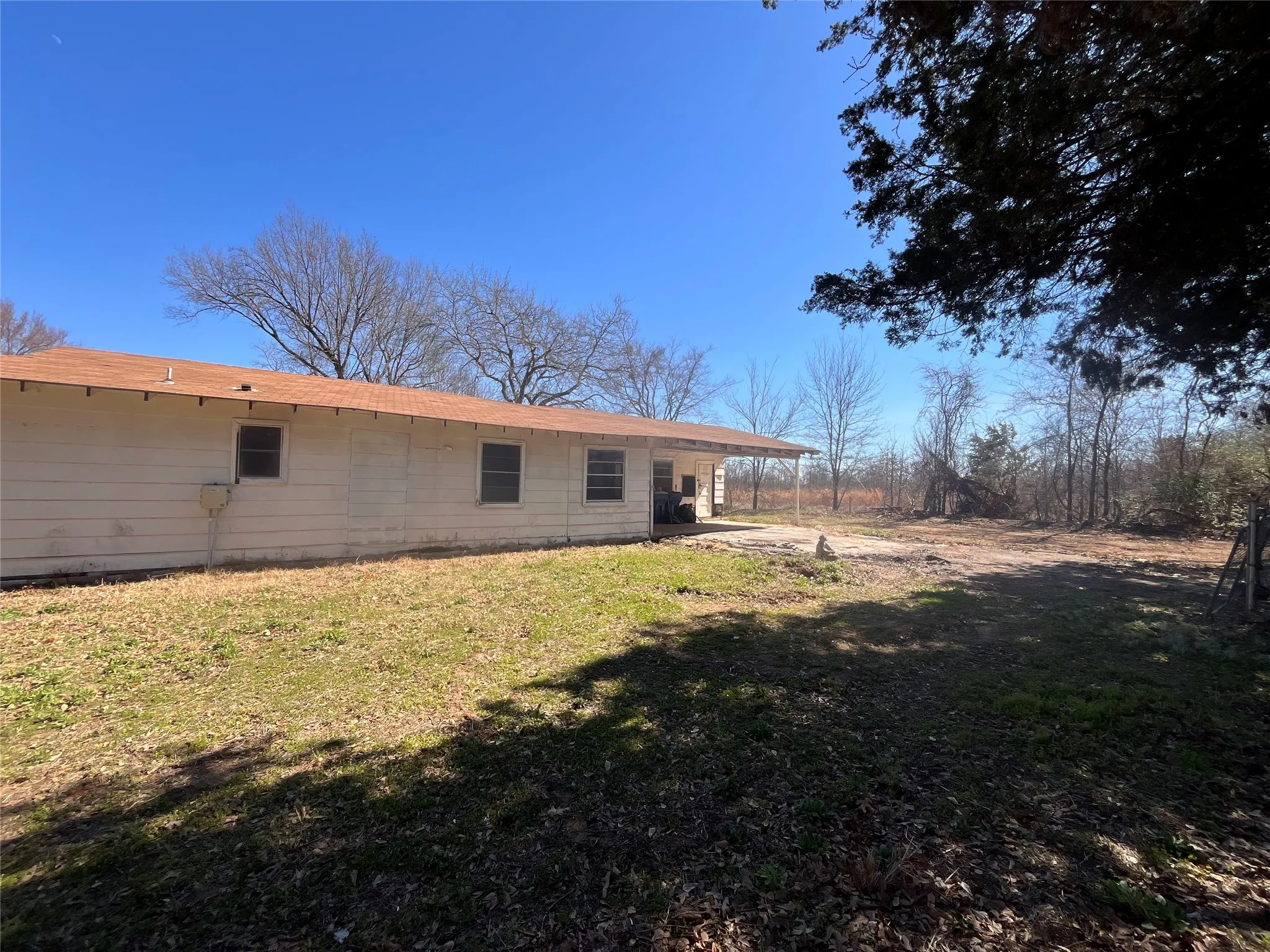 Single Family Residence For Sale in Henderson County , 454 Luther Lane, Gun Barrel City, Texas 75156, 3 Bedroom, 1 Bathroom, Garage spaces, 1,312 Sqft, built in 1978, mls#21369092, Real Estate Agent in Gun Barrel City, Homes For Sale in Henderson county, Homes For Sale in Gun Barrel City, Realtor in Gun Barrel City Texas, Real Estate Brokerage Independent Realty Texas, Luminita Cordes Realtor