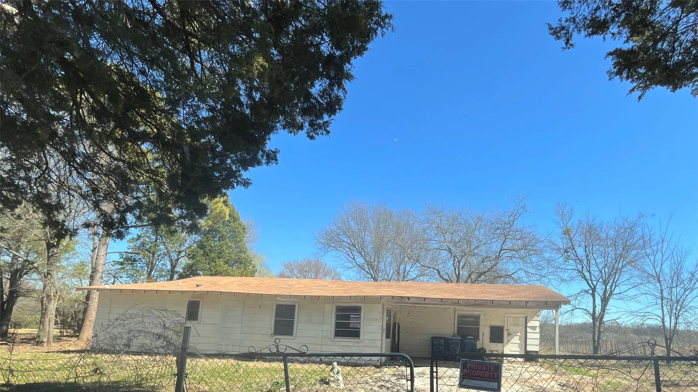 Single Family Residence For Sale in Henderson County , 454 Luther Lane, Gun Barrel City, Texas 75156, 3 Bedroom, 1 Bathroom, Garage spaces, 1,312 Sqft, built in 1978, mls#21369092, Real Estate Agent in Gun Barrel City, Homes For Sale in Henderson county, Homes For Sale in Gun Barrel City, Realtor in Gun Barrel City Texas, Real Estate Brokerage Independent Realty Texas, Luminita Cordes Realtor