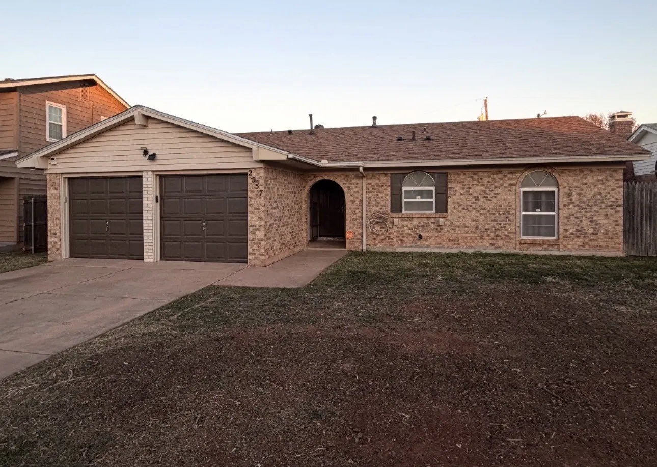 Single Family Residence For Rent in Taylor County , 2557 N Willis Street, Abilene, Texas 79603, 3 Bedroom, 2 Bathroom, 2 Garage spaces, 1,188 Sqft, built in 1970, mls#21369093, Real Estate Agent in Abilene, Homes For Rent in Taylor county, Homes For Rent in Abilene, Realtor in Abilene Texas, Real Estate Brokerage Independent Realty Texas, Luminita Cordes Realtor