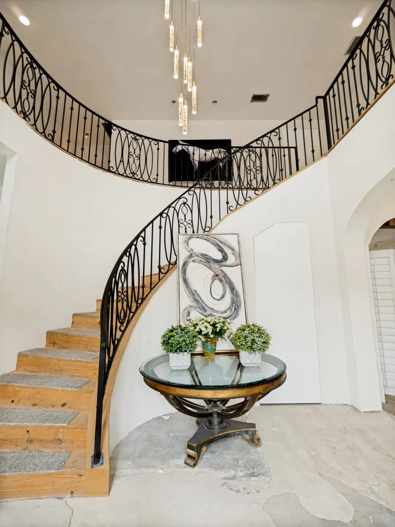 Foyer - Incomplete