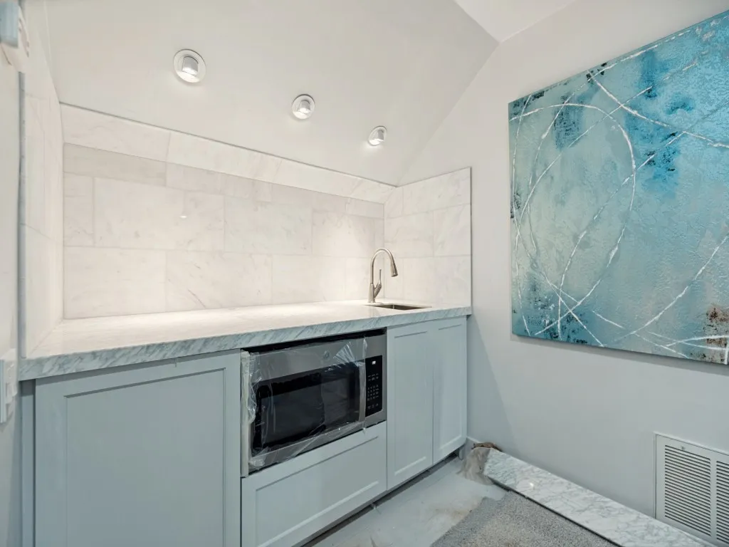 3rd Floor Wet Bar