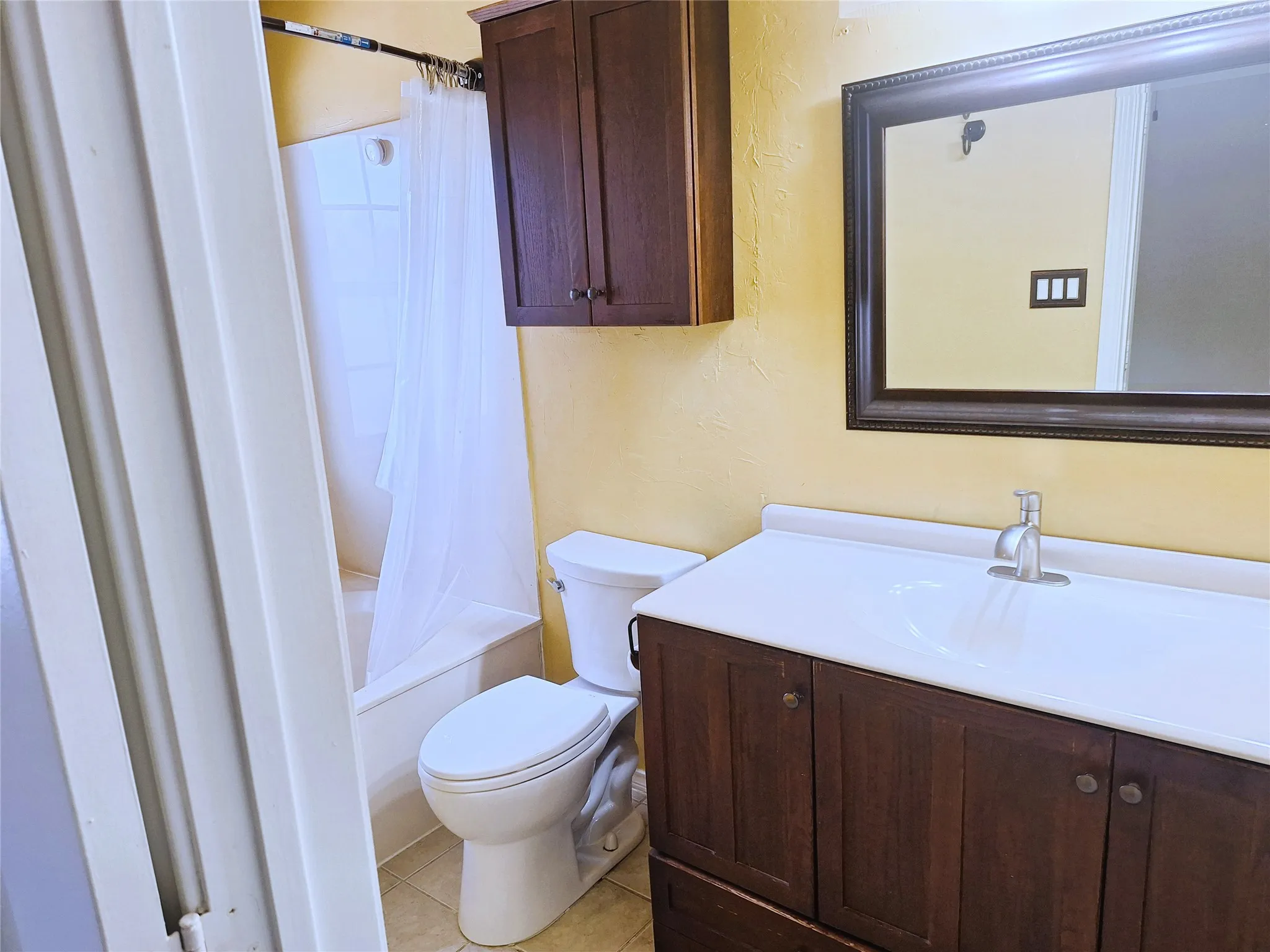 Condominium For Rent in Dallas County , 408 Santa Fe Trail 61, Irving, Texas 75063, 2 Bedroom, 3 Bathroom, 1 Garage spaces, 1,153 Sqft, built in 1986, mls#21368573, Real Estate Agent in Irving, Homes For Rent in Dallas county, Homes For Rent in Irving, Realtor in Irving Texas, Real Estate Brokerage Independent Realty Texas, Luminita Cordes Realtor