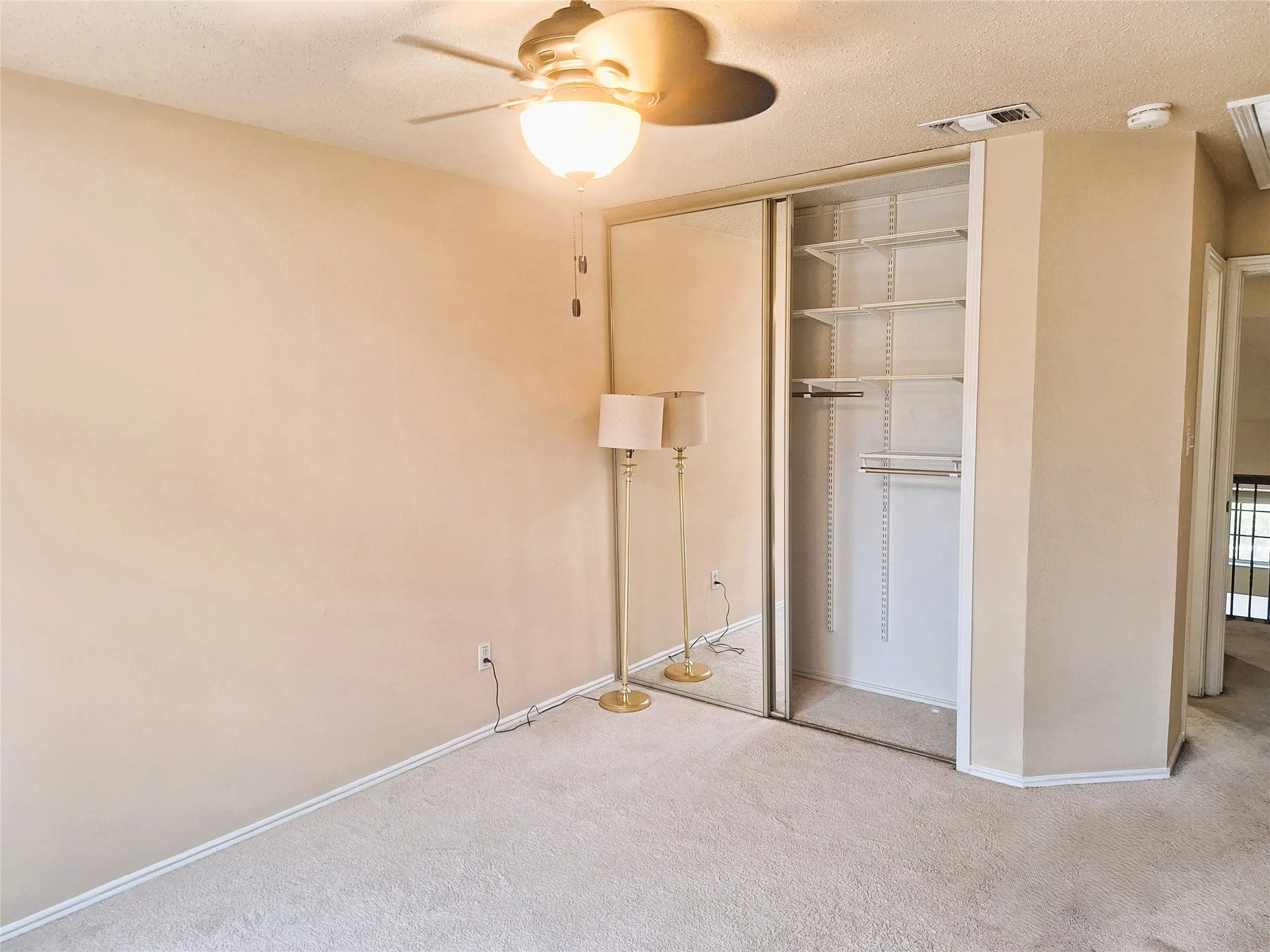 Condominium For Rent in Dallas County , 408 Santa Fe Trail 61, Irving, Texas 75063, 2 Bedroom, 3 Bathroom, 1 Garage spaces, 1,153 Sqft, built in 1986, mls#21368573, Real Estate Agent in Irving, Homes For Rent in Dallas county, Homes For Rent in Irving, Realtor in Irving Texas, Real Estate Brokerage Independent Realty Texas, Luminita Cordes Realtor