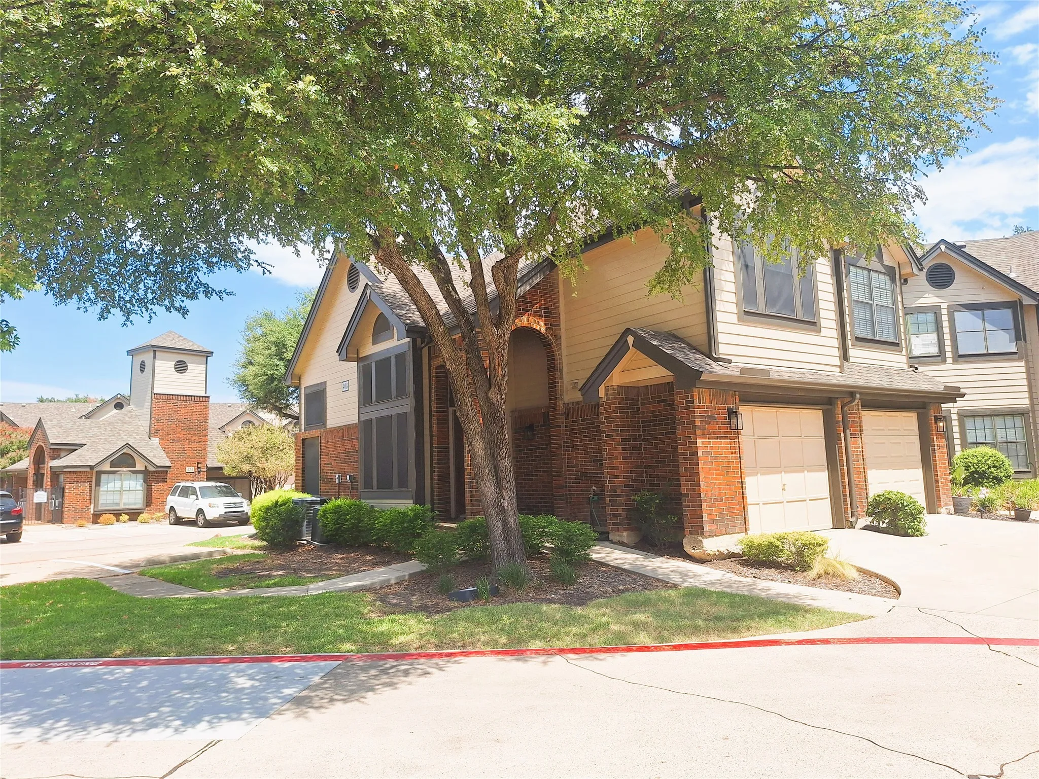 Condominium For Rent in Dallas County , 408 Santa Fe Trail 61, Irving, Texas 75063, 2 Bedroom, 3 Bathroom, 1 Garage spaces, 1,153 Sqft, built in 1986, mls#21368573, Real Estate Agent in Irving, Homes For Rent in Dallas county, Homes For Rent in Irving, Realtor in Irving Texas, Real Estate Brokerage Independent Realty Texas, Luminita Cordes Realtor