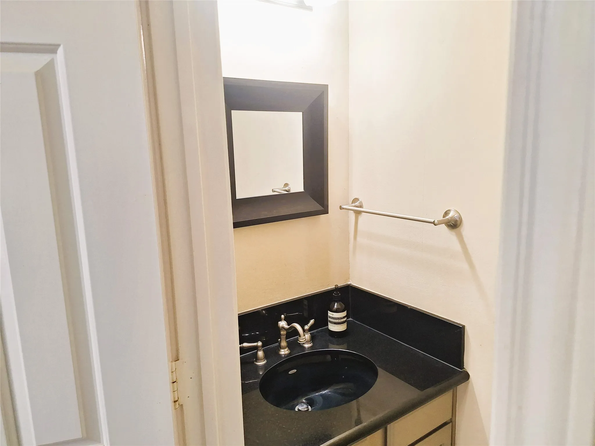 Condominium For Rent in Dallas County , 408 Santa Fe Trail 61, Irving, Texas 75063, 2 Bedroom, 3 Bathroom, 1 Garage spaces, 1,153 Sqft, built in 1986, mls#21368573, Real Estate Agent in Irving, Homes For Rent in Dallas county, Homes For Rent in Irving, Realtor in Irving Texas, Real Estate Brokerage Independent Realty Texas, Luminita Cordes Realtor