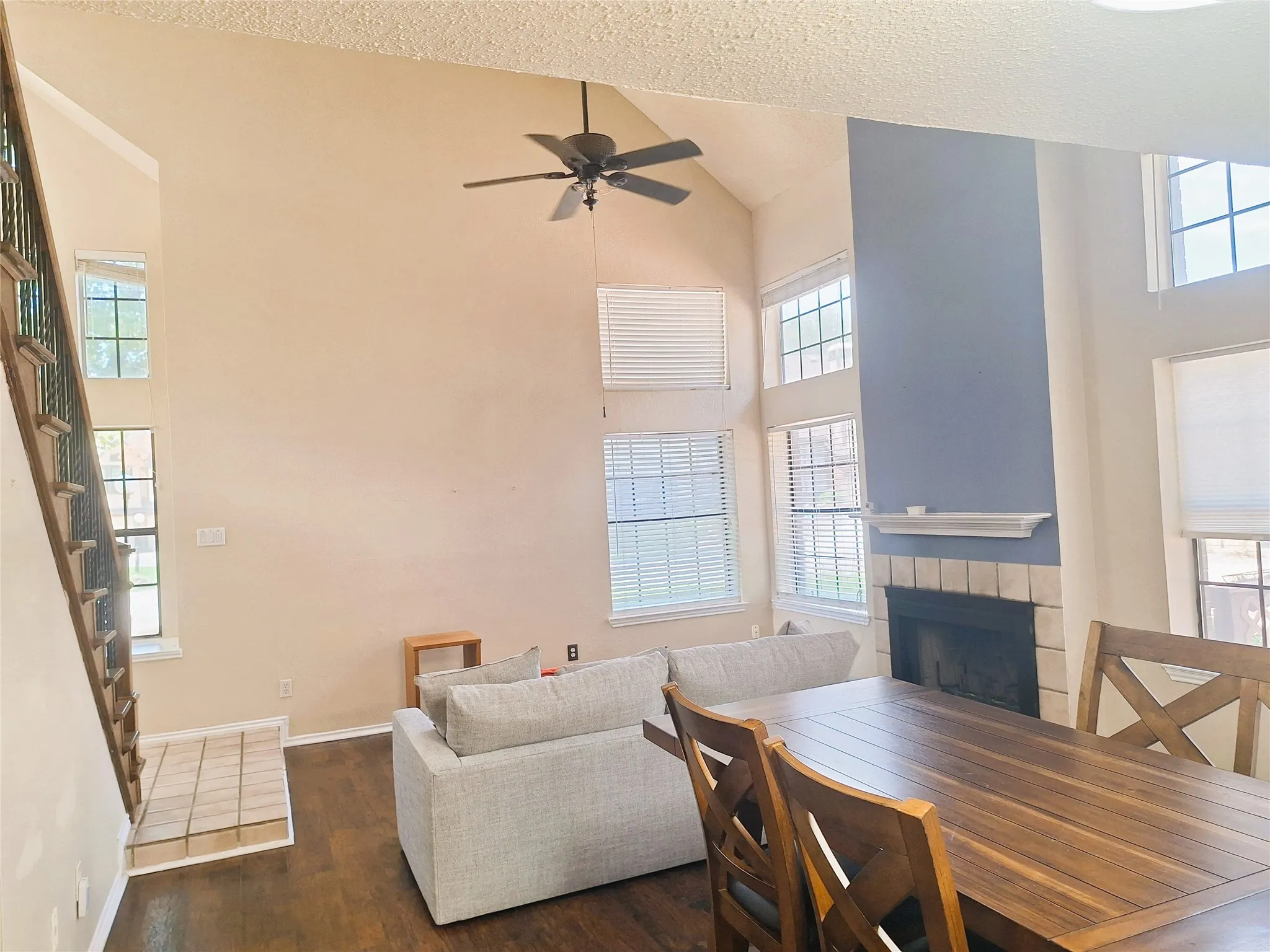 Condominium For Rent in Dallas County , 408 Santa Fe Trail 61, Irving, Texas 75063, 2 Bedroom, 3 Bathroom, 1 Garage spaces, 1,153 Sqft, built in 1986, mls#21368573, Real Estate Agent in Irving, Homes For Rent in Dallas county, Homes For Rent in Irving, Realtor in Irving Texas, Real Estate Brokerage Independent Realty Texas, Luminita Cordes Realtor