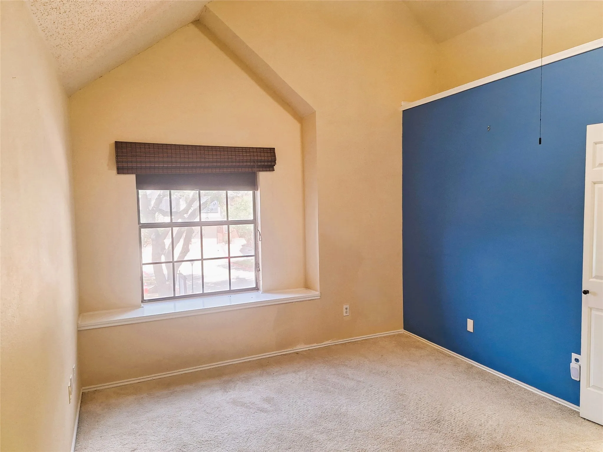 Condominium For Rent in Dallas County , 408 Santa Fe Trail 61, Irving, Texas 75063, 2 Bedroom, 3 Bathroom, 1 Garage spaces, 1,153 Sqft, built in 1986, mls#21368573, Real Estate Agent in Irving, Homes For Rent in Dallas county, Homes For Rent in Irving, Realtor in Irving Texas, Real Estate Brokerage Independent Realty Texas, Luminita Cordes Realtor