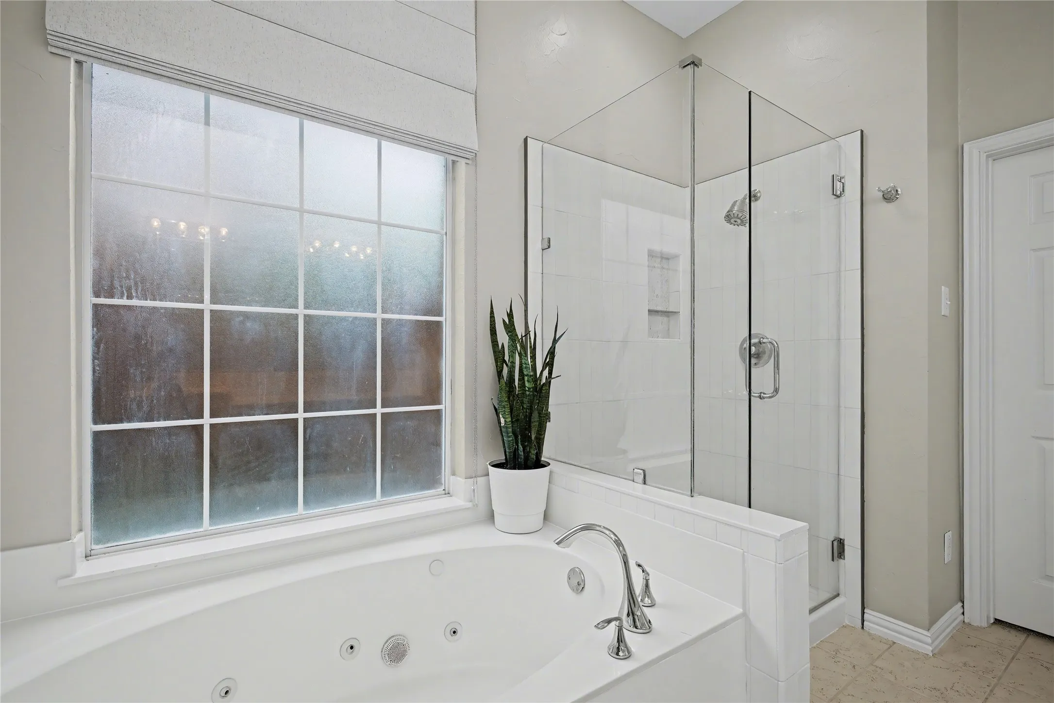 Single Family Residence For Sale in Tarrant County , 1818 Falcon Drive, Keller, Texas 76248, 4 Bedroom, 4 Bathroom, 3 Garage spaces, 2,951 Sqft, built in 1999, mls#21368994, Real Estate Agent in Keller, Homes For Sale in Tarrant county, Homes For Sale in Keller, Realtor in Keller Texas, Real Estate Brokerage Independent Realty Texas, Luminita Cordes Realtor