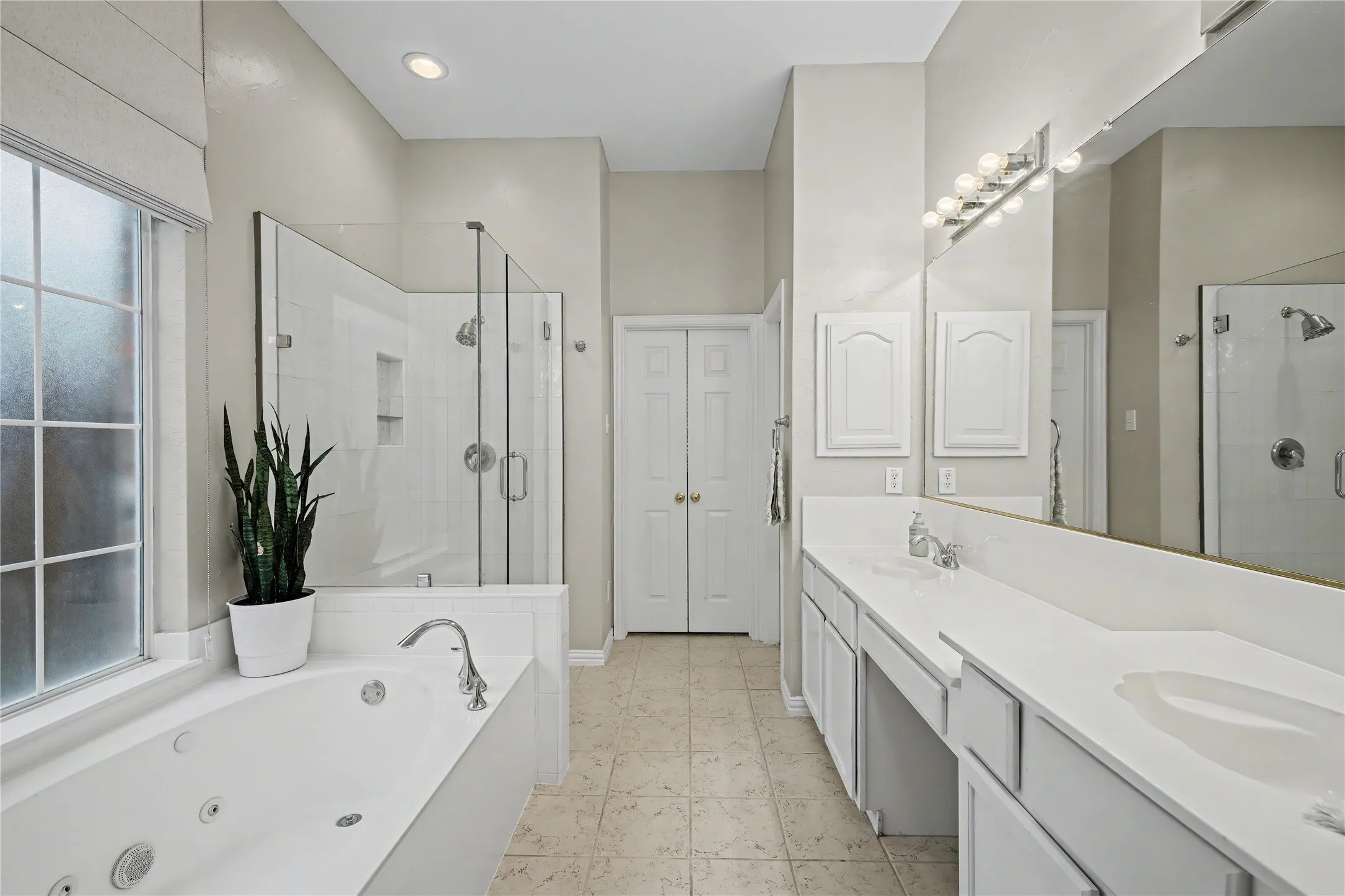 Single Family Residence For Sale in Tarrant County , 1818 Falcon Drive, Keller, Texas 76248, 4 Bedroom, 4 Bathroom, 3 Garage spaces, 2,951 Sqft, built in 1999, mls#21368994, Real Estate Agent in Keller, Homes For Sale in Tarrant county, Homes For Sale in Keller, Realtor in Keller Texas, Real Estate Brokerage Independent Realty Texas, Luminita Cordes Realtor