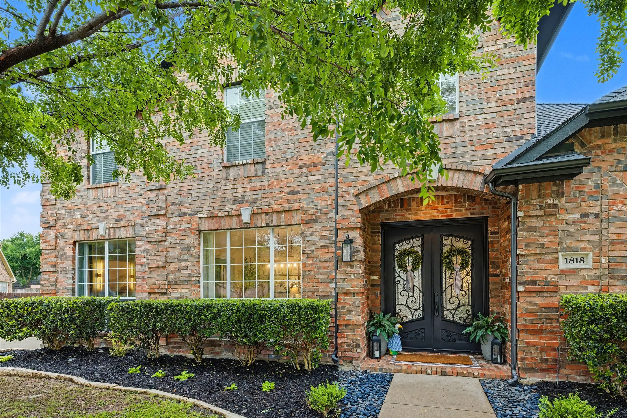Single Family Residence For Sale in Tarrant County , 1818 Falcon Drive, Keller, Texas 76248, 4 Bedroom, 4 Bathroom, 3 Garage spaces, 2,951 Sqft, built in 1999, mls#21368994, Real Estate Agent in Keller, Homes For Sale in Tarrant county, Homes For Sale in Keller, Realtor in Keller Texas, Real Estate Brokerage Independent Realty Texas, Luminita Cordes Realtor