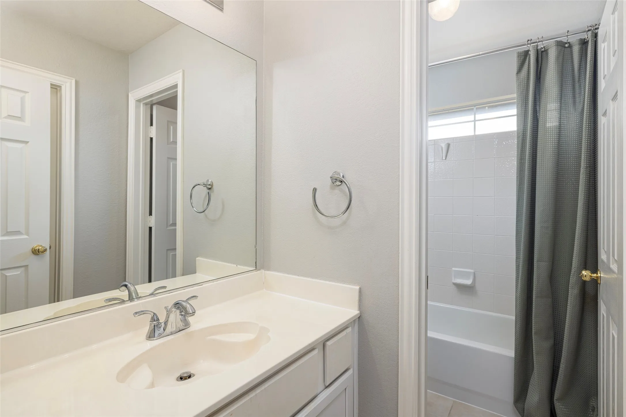 Single Family Residence For Sale in Tarrant County , 1818 Falcon Drive, Keller, Texas 76248, 4 Bedroom, 4 Bathroom, 3 Garage spaces, 2,951 Sqft, built in 1999, mls#21368994, Real Estate Agent in Keller, Homes For Sale in Tarrant county, Homes For Sale in Keller, Realtor in Keller Texas, Real Estate Brokerage Independent Realty Texas, Luminita Cordes Realtor