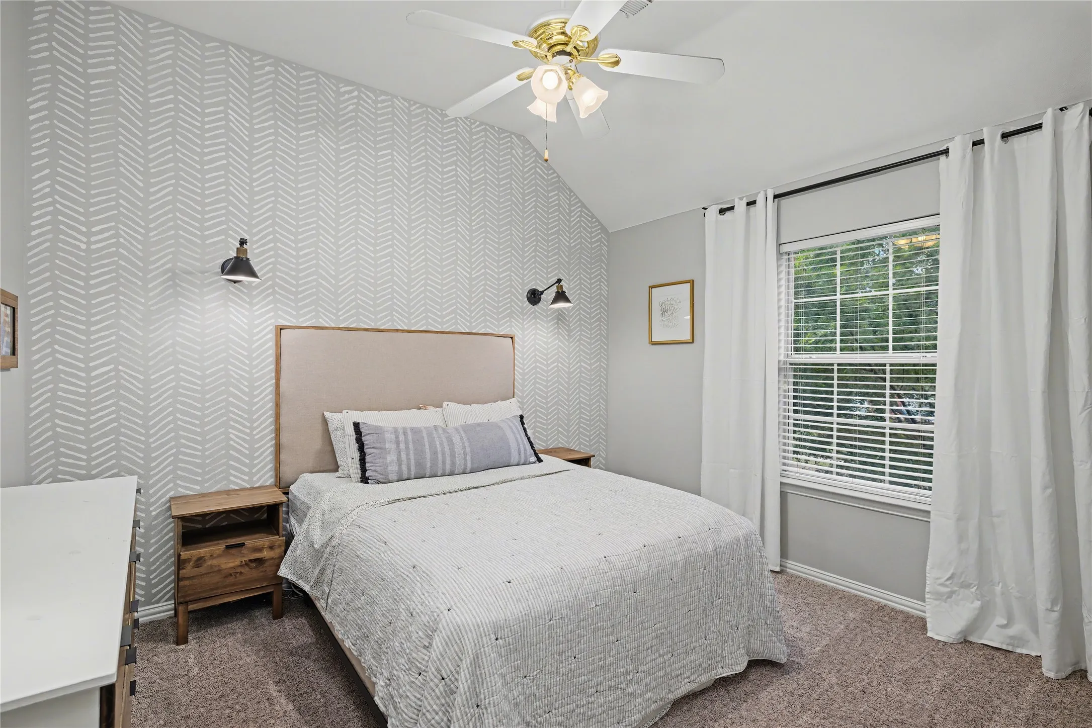 Single Family Residence For Sale in Tarrant County , 1818 Falcon Drive, Keller, Texas 76248, 4 Bedroom, 4 Bathroom, 3 Garage spaces, 2,951 Sqft, built in 1999, mls#21368994, Real Estate Agent in Keller, Homes For Sale in Tarrant county, Homes For Sale in Keller, Realtor in Keller Texas, Real Estate Brokerage Independent Realty Texas, Luminita Cordes Realtor
