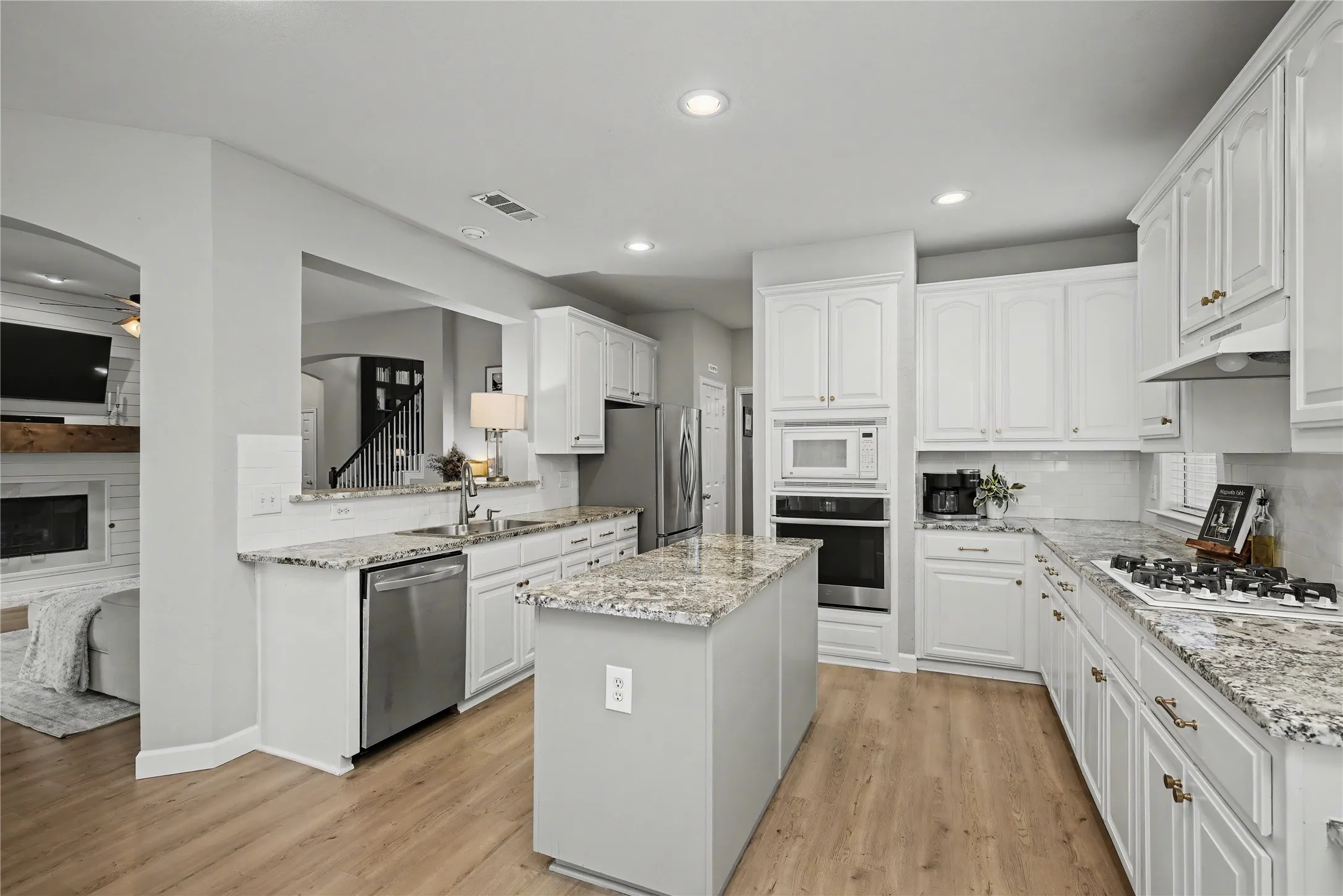 Single Family Residence For Sale in Tarrant County , 1818 Falcon Drive, Keller, Texas 76248, 4 Bedroom, 4 Bathroom, 3 Garage spaces, 2,951 Sqft, built in 1999, mls#21368994, Real Estate Agent in Keller, Homes For Sale in Tarrant county, Homes For Sale in Keller, Realtor in Keller Texas, Real Estate Brokerage Independent Realty Texas, Luminita Cordes Realtor