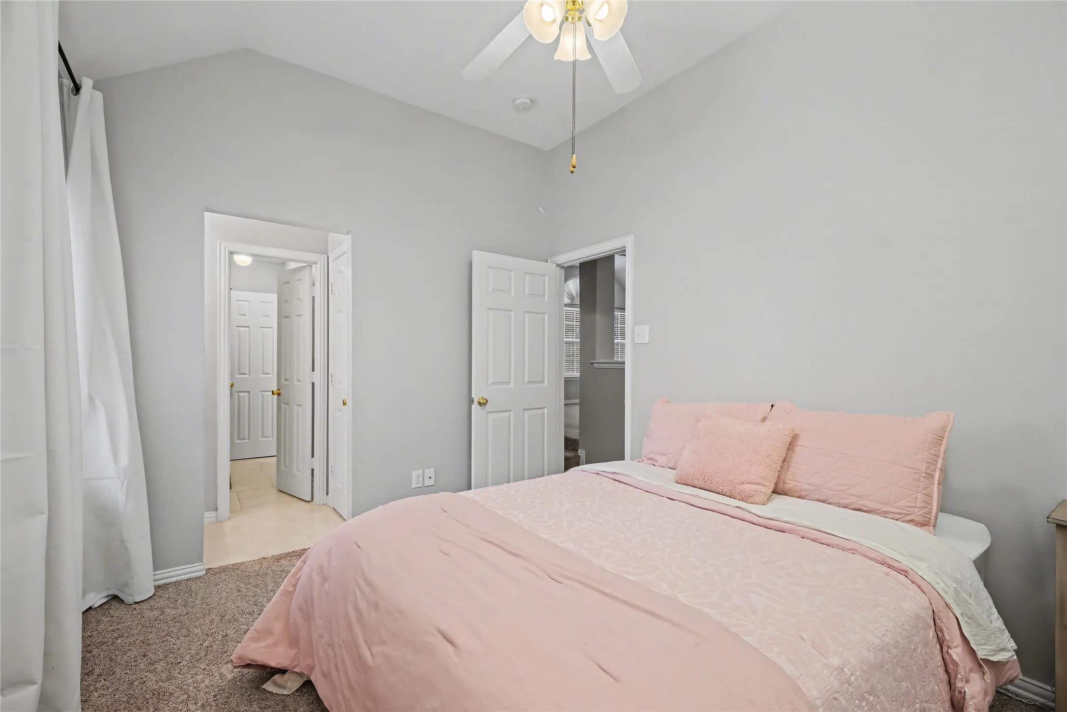 Single Family Residence For Sale in Tarrant County , 1818 Falcon Drive, Keller, Texas 76248, 4 Bedroom, 4 Bathroom, 3 Garage spaces, 2,951 Sqft, built in 1999, mls#21368994, Real Estate Agent in Keller, Homes For Sale in Tarrant county, Homes For Sale in Keller, Realtor in Keller Texas, Real Estate Brokerage Independent Realty Texas, Luminita Cordes Realtor