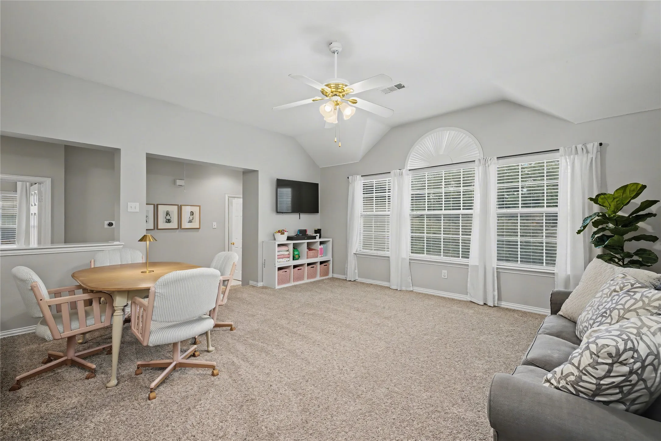 Single Family Residence For Sale in Tarrant County , 1818 Falcon Drive, Keller, Texas 76248, 4 Bedroom, 4 Bathroom, 3 Garage spaces, 2,951 Sqft, built in 1999, mls#21368994, Real Estate Agent in Keller, Homes For Sale in Tarrant county, Homes For Sale in Keller, Realtor in Keller Texas, Real Estate Brokerage Independent Realty Texas, Luminita Cordes Realtor