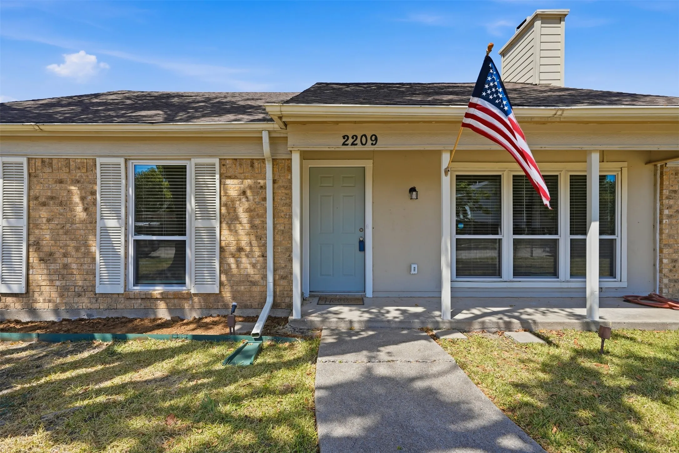 Single Family Residence For Sale in Dallas County , 2209 Salerno Drive, Mesquite, Texas 75150, 3 Bedroom, 2 Bathroom, 2 Garage spaces, 1,512 Sqft, built in 1982, mls#21369105, Real Estate Agent in Mesquite, Homes For Sale in Dallas county, Homes For Sale in Mesquite, Realtor in Mesquite Texas, Real Estate Brokerage Independent Realty Texas, Luminita Cordes Realtor