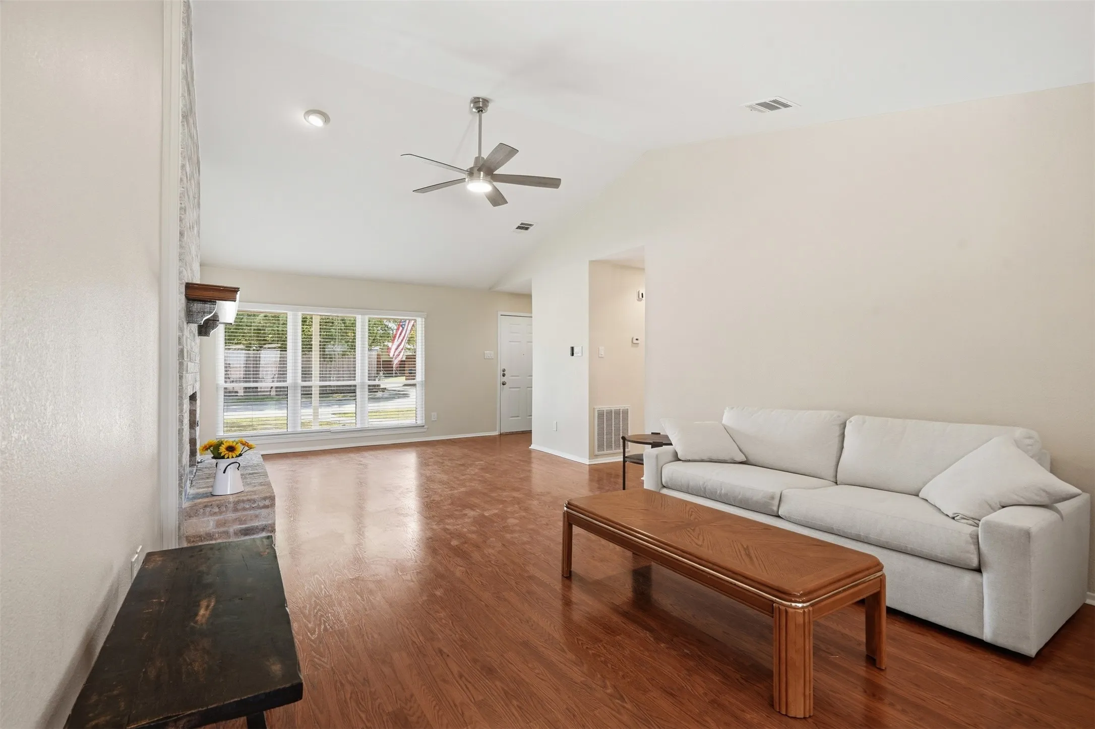 Single Family Residence For Sale in Dallas County , 2209 Salerno Drive, Mesquite, Texas 75150, 3 Bedroom, 2 Bathroom, 2 Garage spaces, 1,512 Sqft, built in 1982, mls#21369105, Real Estate Agent in Mesquite, Homes For Sale in Dallas county, Homes For Sale in Mesquite, Realtor in Mesquite Texas, Real Estate Brokerage Independent Realty Texas, Luminita Cordes Realtor