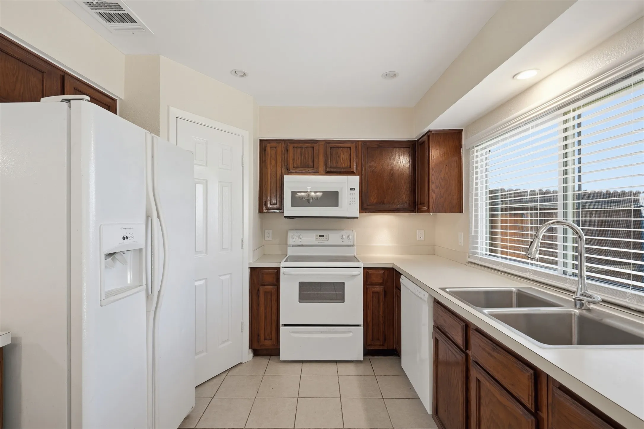 Single Family Residence For Sale in Dallas County , 2209 Salerno Drive, Mesquite, Texas 75150, 3 Bedroom, 2 Bathroom, 2 Garage spaces, 1,512 Sqft, built in 1982, mls#21369105, Real Estate Agent in Mesquite, Homes For Sale in Dallas county, Homes For Sale in Mesquite, Realtor in Mesquite Texas, Real Estate Brokerage Independent Realty Texas, Luminita Cordes Realtor