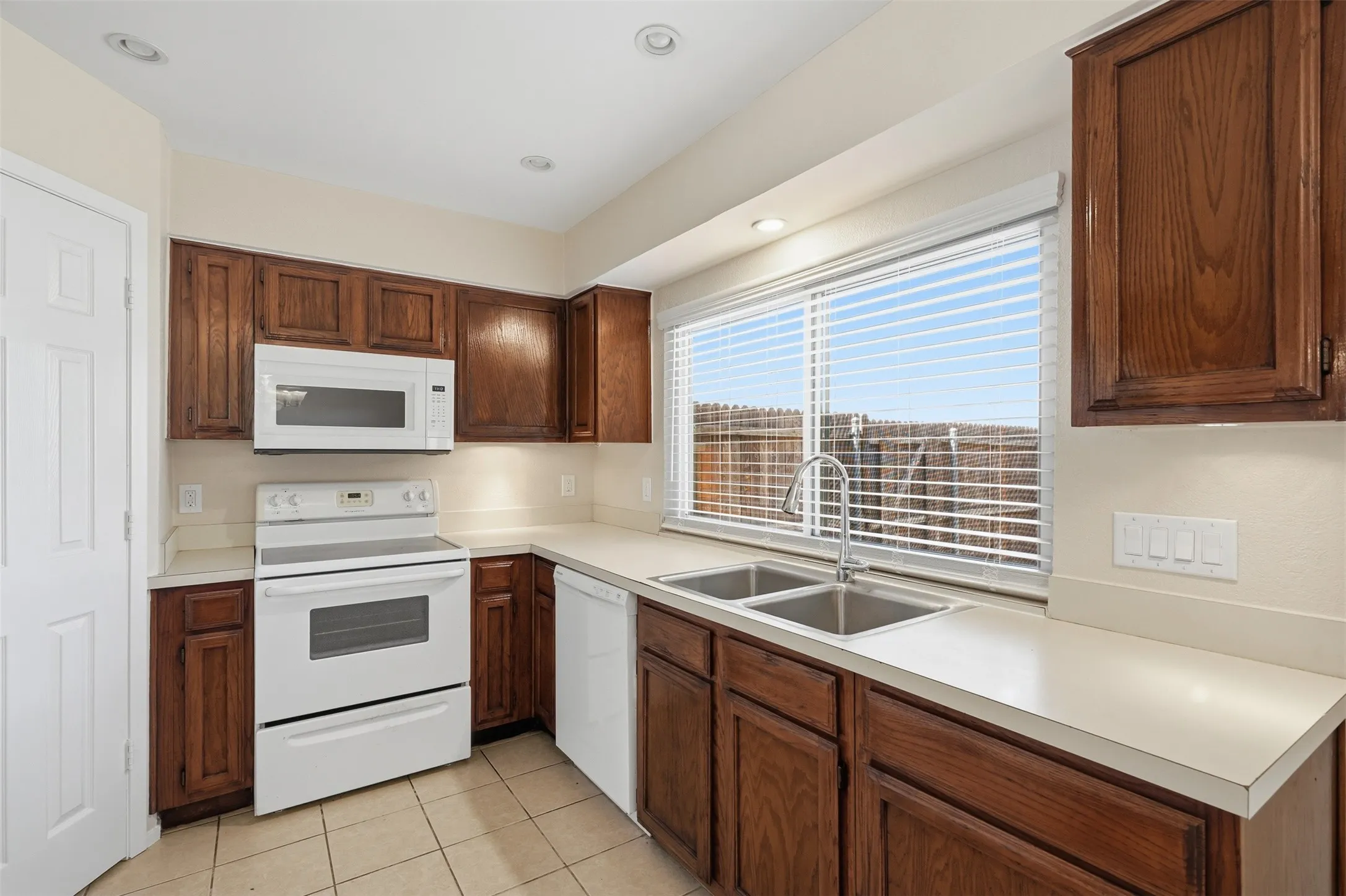 Single Family Residence For Sale in Dallas County , 2209 Salerno Drive, Mesquite, Texas 75150, 3 Bedroom, 2 Bathroom, 2 Garage spaces, 1,512 Sqft, built in 1982, mls#21369105, Real Estate Agent in Mesquite, Homes For Sale in Dallas county, Homes For Sale in Mesquite, Realtor in Mesquite Texas, Real Estate Brokerage Independent Realty Texas, Luminita Cordes Realtor