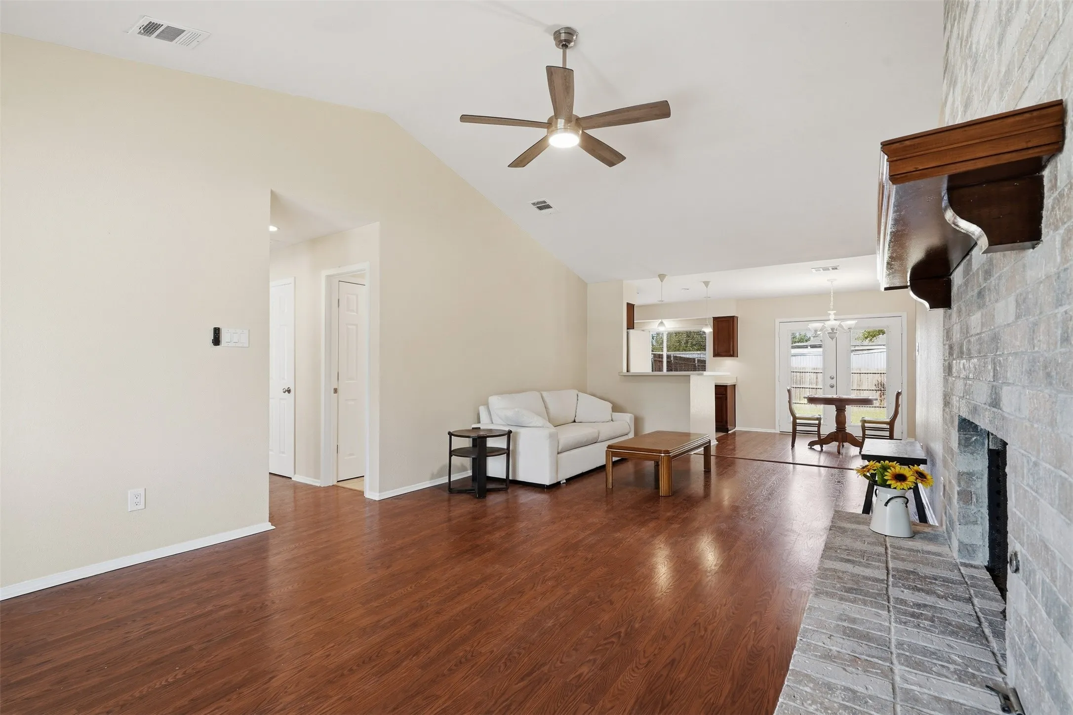 Single Family Residence For Sale in Dallas County , 2209 Salerno Drive, Mesquite, Texas 75150, 3 Bedroom, 2 Bathroom, 2 Garage spaces, 1,512 Sqft, built in 1982, mls#21369105, Real Estate Agent in Mesquite, Homes For Sale in Dallas county, Homes For Sale in Mesquite, Realtor in Mesquite Texas, Real Estate Brokerage Independent Realty Texas, Luminita Cordes Realtor