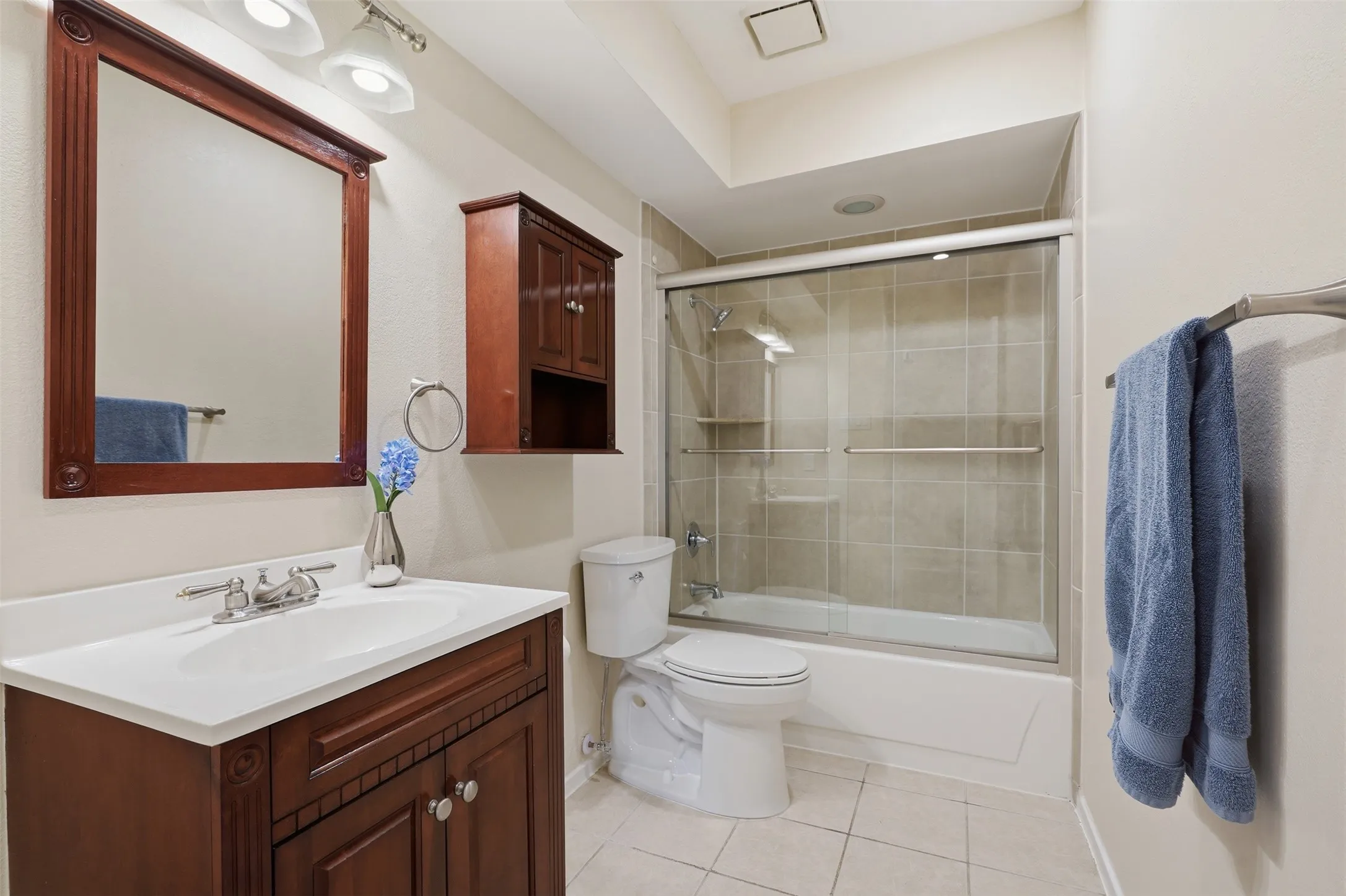 Single Family Residence For Sale in Dallas County , 2209 Salerno Drive, Mesquite, Texas 75150, 3 Bedroom, 2 Bathroom, 2 Garage spaces, 1,512 Sqft, built in 1982, mls#21369105, Real Estate Agent in Mesquite, Homes For Sale in Dallas county, Homes For Sale in Mesquite, Realtor in Mesquite Texas, Real Estate Brokerage Independent Realty Texas, Luminita Cordes Realtor