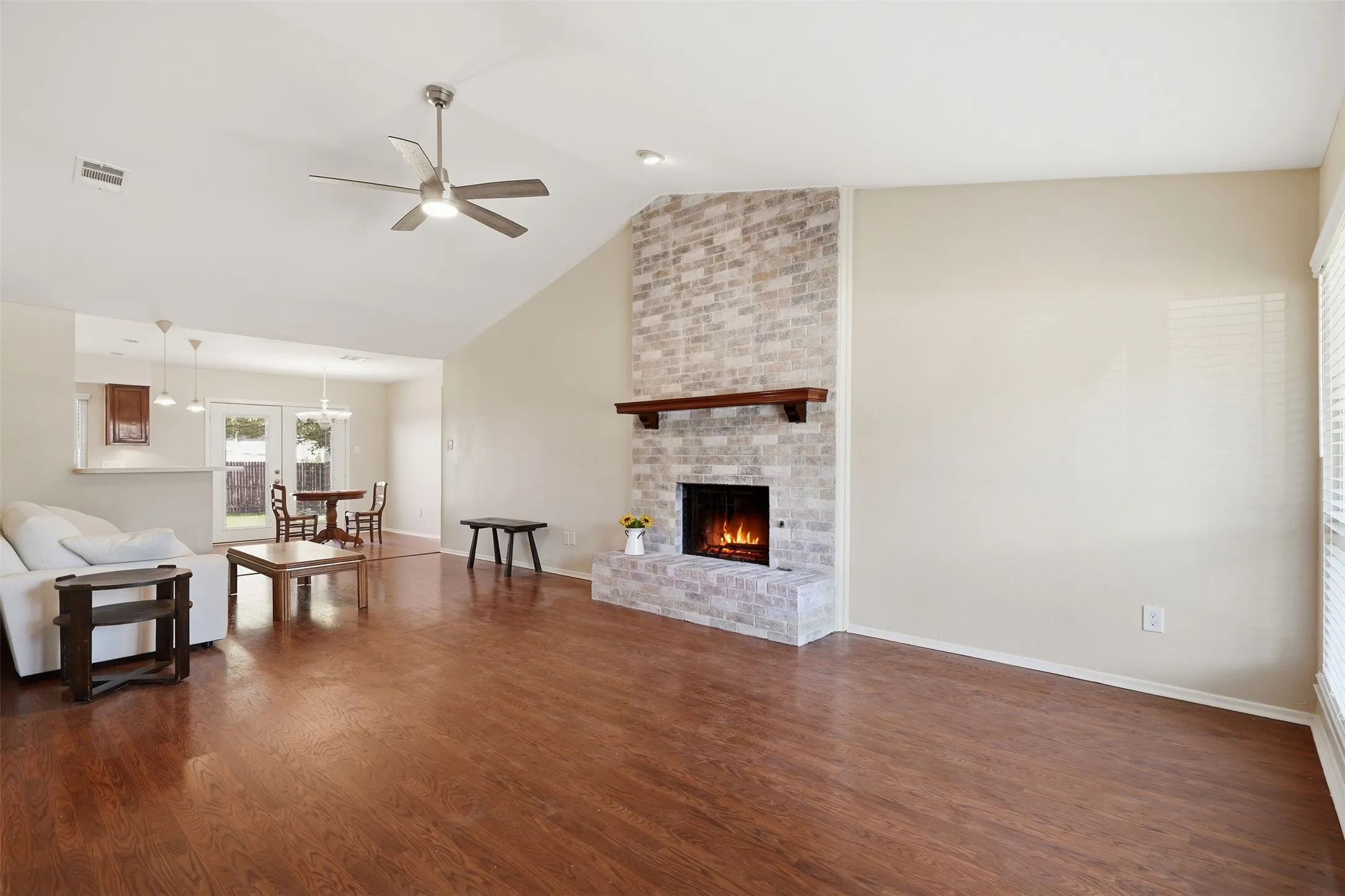 Single Family Residence For Sale in Dallas County , 2209 Salerno Drive, Mesquite, Texas 75150, 3 Bedroom, 2 Bathroom, 2 Garage spaces, 1,512 Sqft, built in 1982, mls#21369105, Real Estate Agent in Mesquite, Homes For Sale in Dallas county, Homes For Sale in Mesquite, Realtor in Mesquite Texas, Real Estate Brokerage Independent Realty Texas, Luminita Cordes Realtor