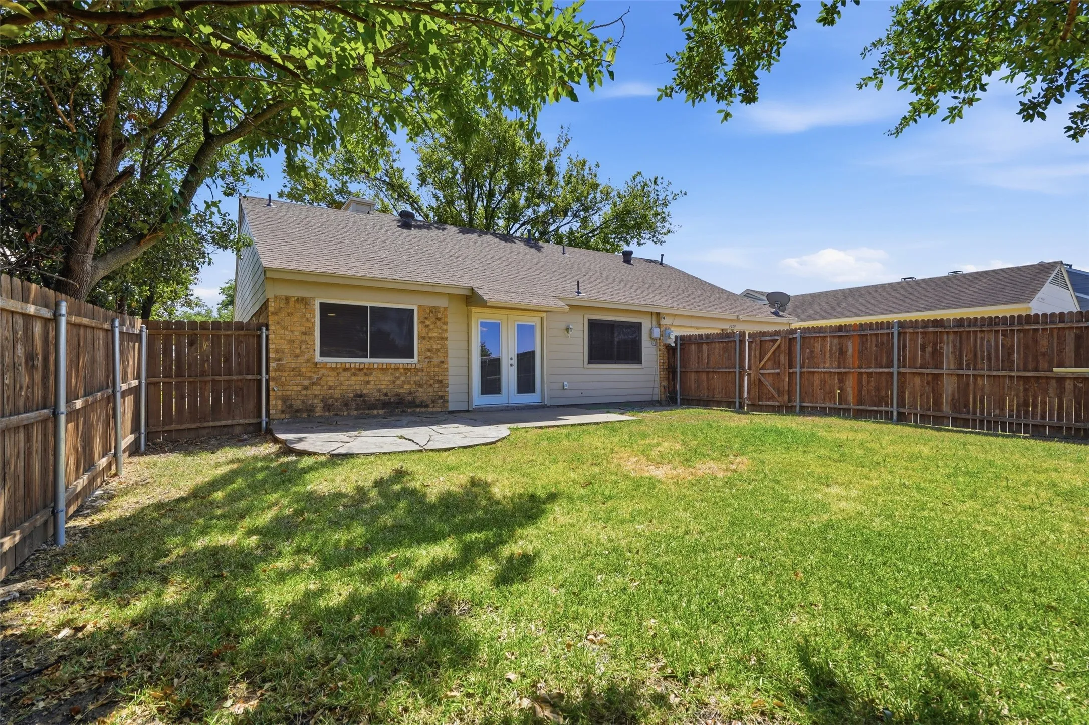 Single Family Residence For Sale in Dallas County , 2209 Salerno Drive, Mesquite, Texas 75150, 3 Bedroom, 2 Bathroom, 2 Garage spaces, 1,512 Sqft, built in 1982, mls#21369105, Real Estate Agent in Mesquite, Homes For Sale in Dallas county, Homes For Sale in Mesquite, Realtor in Mesquite Texas, Real Estate Brokerage Independent Realty Texas, Luminita Cordes Realtor