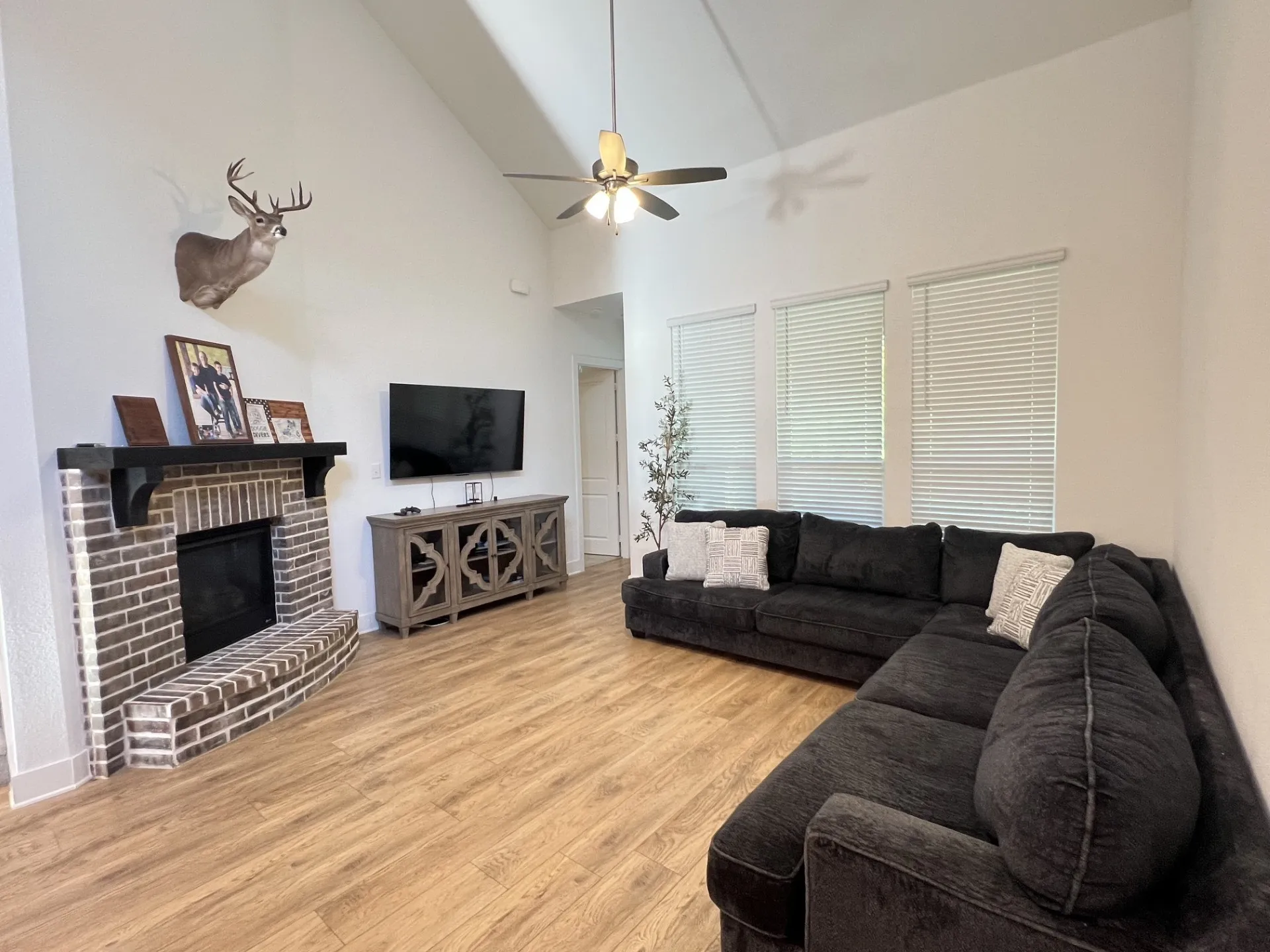 Single Family Residence For Sale in Grayson County , 4166 Carter Court, Denison, Texas 75020, 4 Bedroom, 4 Bathroom, 2 Garage spaces, 2,859 Sqft, built in 2023, mls#21369106, Real Estate Agent in Denison, Homes For Sale in Grayson county, Homes For Sale in Denison, Realtor in Denison Texas, Real Estate Brokerage Independent Realty Texas, Luminita Cordes Realtor