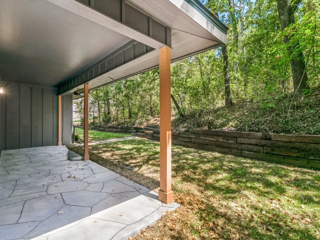 Single Family Residence For Sale in Denton County , 341 Scenic Drive, Highland Village, Texas 75077, 3 Bedroom, 3 Bathroom, Garage spaces, 2,108 Sqft, built in 1979, mls#21368554, Real Estate Agent in Highland Village, Homes For Sale in Denton county, Homes For Sale in Highland Village, Realtor in Highland Village Texas, Real Estate Brokerage Independent Realty Texas, Luminita Cordes Realtor