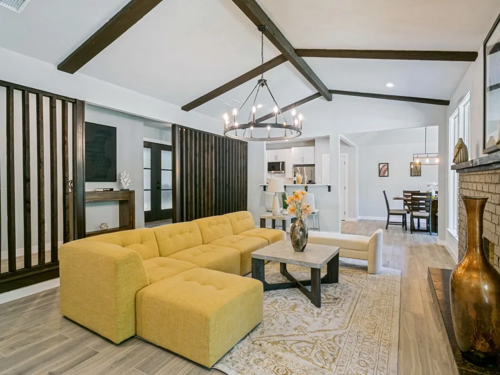 Single Family Residence For Sale in Denton County , 341 Scenic Drive, Highland Village, Texas 75077, 3 Bedroom, 3 Bathroom, Garage spaces, 2,108 Sqft, built in 1979, mls#21368554, Real Estate Agent in Highland Village, Homes For Sale in Denton county, Homes For Sale in Highland Village, Realtor in Highland Village Texas, Real Estate Brokerage Independent Realty Texas, Luminita Cordes Realtor