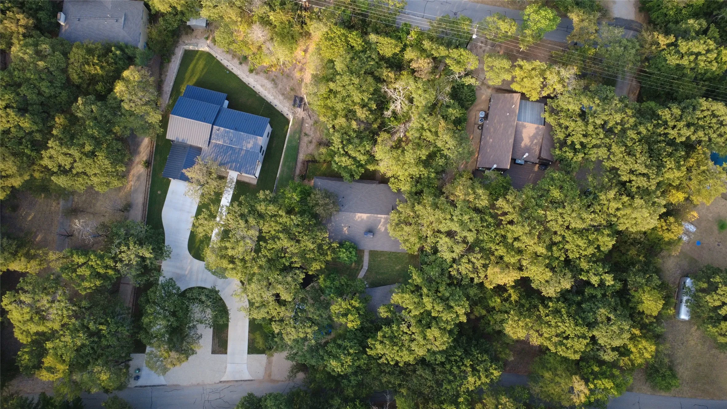 Single Family Residence For Sale in Denton County , 341 Scenic Drive, Highland Village, Texas 75077, 3 Bedroom, 3 Bathroom, Garage spaces, 2,108 Sqft, built in 1979, mls#21368554, Real Estate Agent in Highland Village, Homes For Sale in Denton county, Homes For Sale in Highland Village, Realtor in Highland Village Texas, Real Estate Brokerage Independent Realty Texas, Luminita Cordes Realtor
