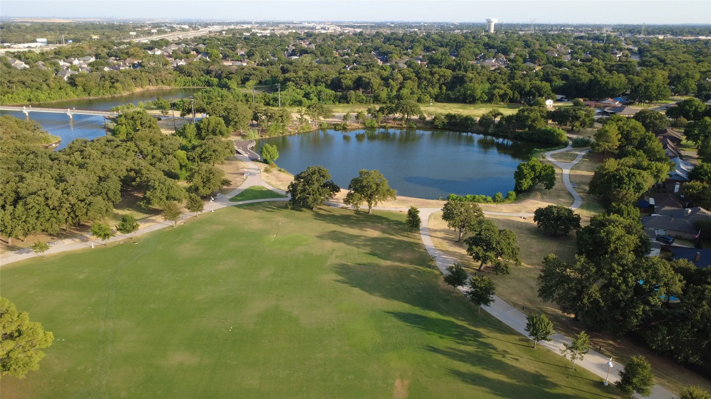 Single Family Residence For Sale in Denton County , 341 Scenic Drive, Highland Village, Texas 75077, 3 Bedroom, 3 Bathroom, Garage spaces, 2,108 Sqft, built in 1979, mls#21368554, Real Estate Agent in Highland Village, Homes For Sale in Denton county, Homes For Sale in Highland Village, Realtor in Highland Village Texas, Real Estate Brokerage Independent Realty Texas, Luminita Cordes Realtor