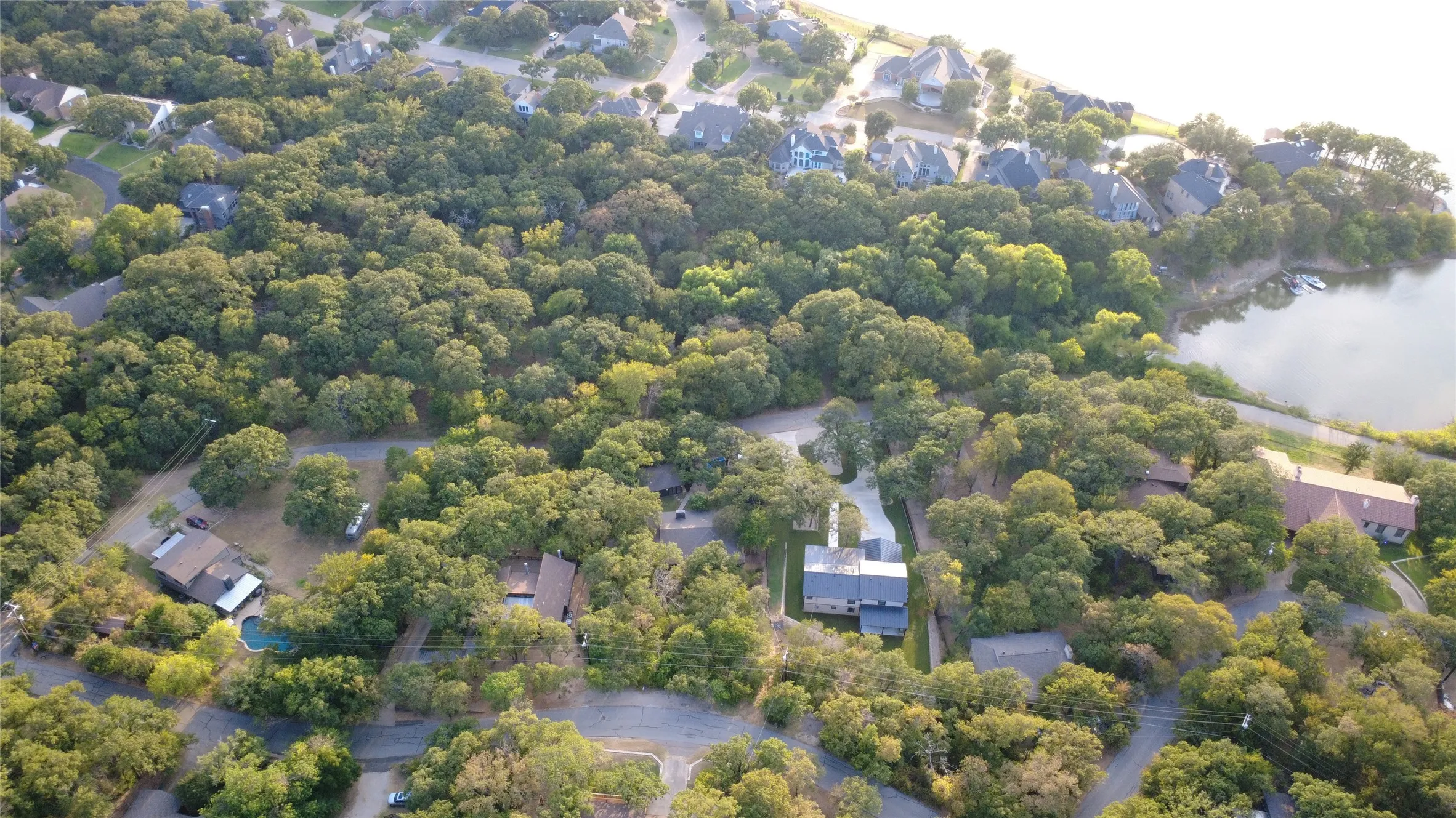 Single Family Residence For Sale in Denton County , 341 Scenic Drive, Highland Village, Texas 75077, 3 Bedroom, 3 Bathroom, Garage spaces, 2,108 Sqft, built in 1979, mls#21368554, Real Estate Agent in Highland Village, Homes For Sale in Denton county, Homes For Sale in Highland Village, Realtor in Highland Village Texas, Real Estate Brokerage Independent Realty Texas, Luminita Cordes Realtor