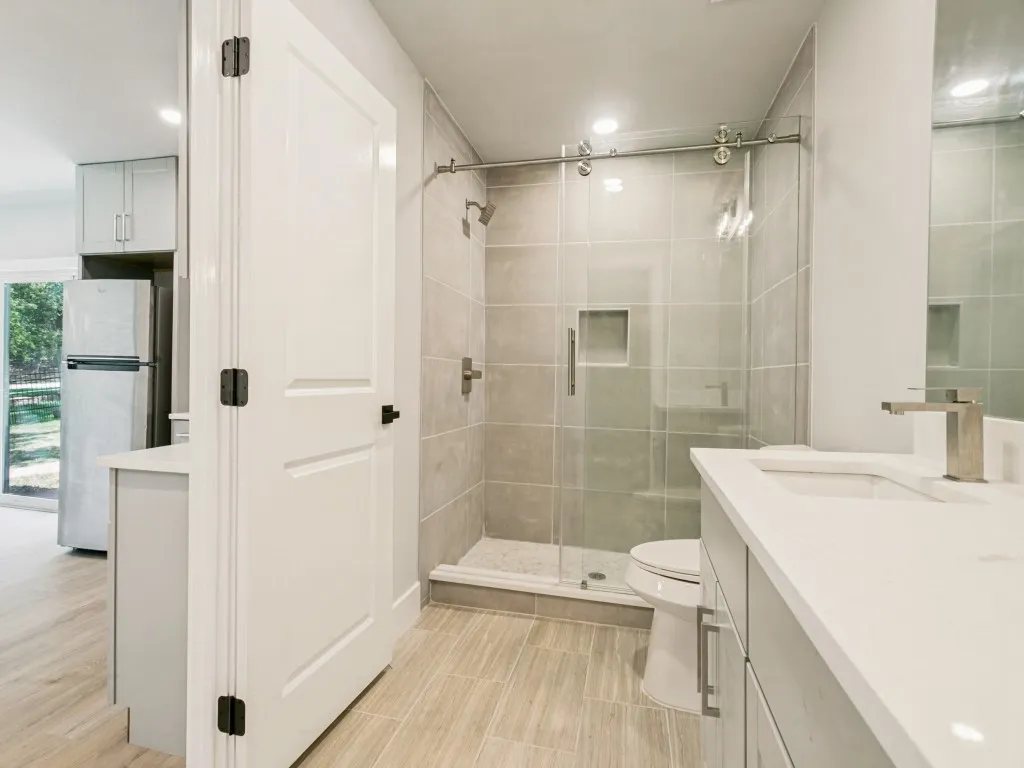 Single Family Residence For Sale in Denton County , 341 Scenic Drive, Highland Village, Texas 75077, 3 Bedroom, 3 Bathroom, Garage spaces, 2,108 Sqft, built in 1979, mls#21368554, Real Estate Agent in Highland Village, Homes For Sale in Denton county, Homes For Sale in Highland Village, Realtor in Highland Village Texas, Real Estate Brokerage Independent Realty Texas, Luminita Cordes Realtor