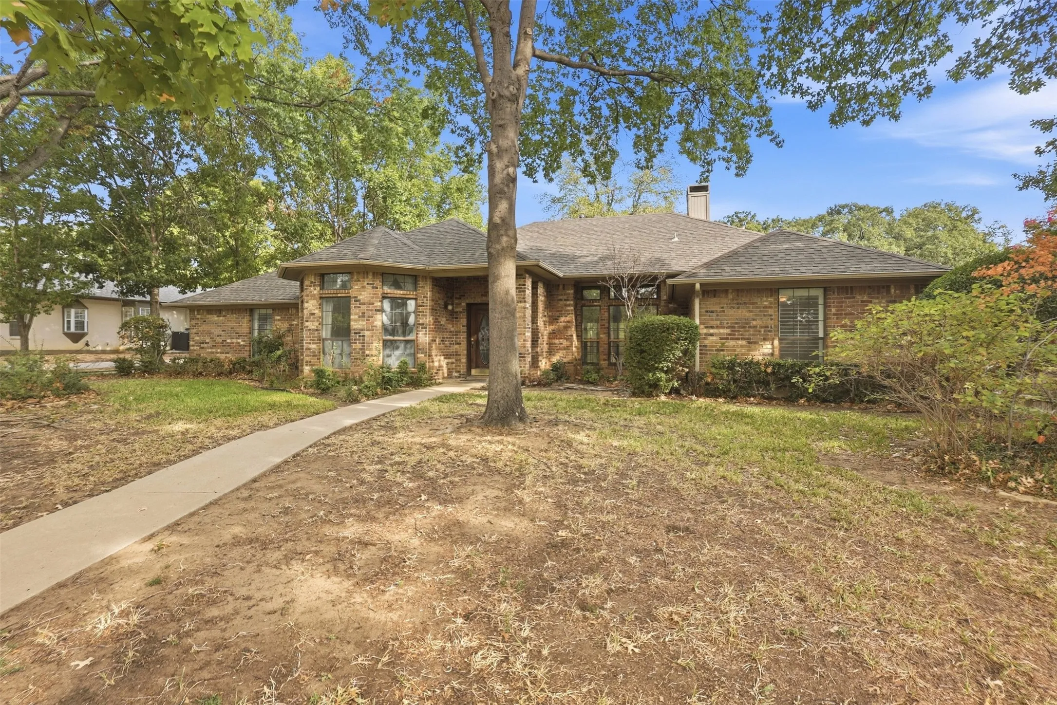 Single Family Residence For Sale in Denton County , 37 Timbergreen Circle, Denton, Texas 76205, 4 Bedroom, 3 Bathroom, 2 Garage spaces, 2,448 Sqft, built in 1985, mls#21369123, Real Estate Agent in Denton, Homes For Sale in Denton county, Homes For Sale in Denton, Realtor in Denton Texas, Real Estate Brokerage Independent Realty Texas, Luminita Cordes Realtor