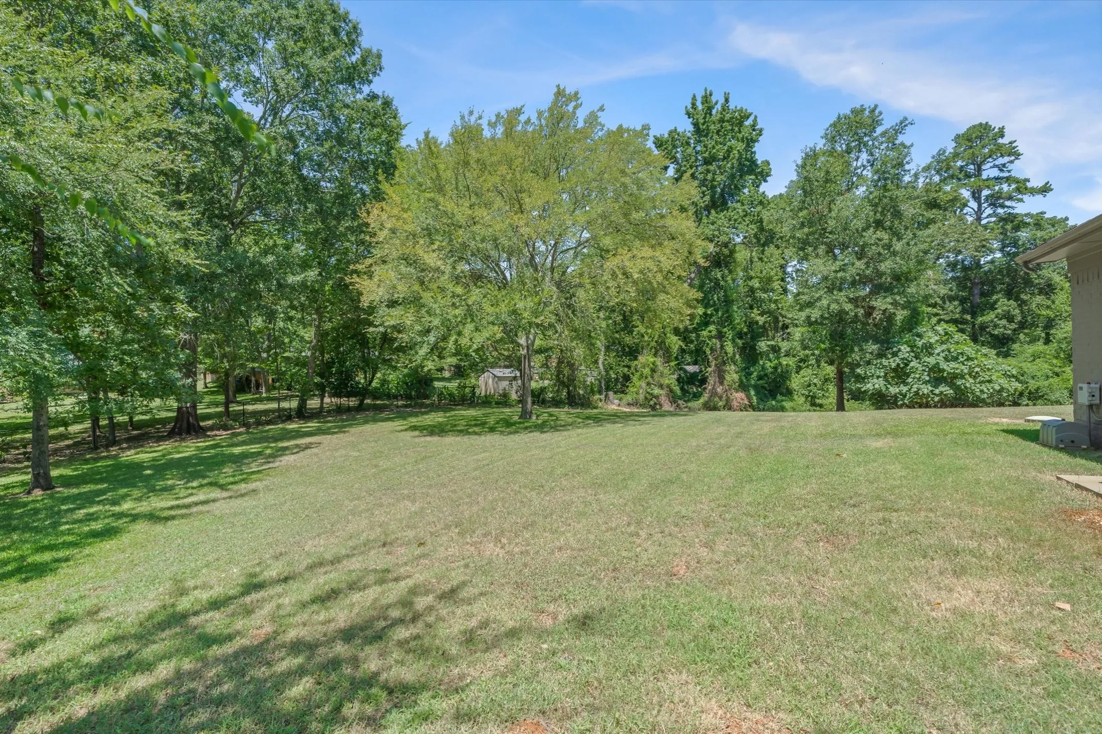 Single Family Residence For Sale in Smith County , 1428 Lakeshore Drive, Hideaway, Texas 75771, 4 Bedroom, 4 Bathroom, 3 Garage spaces, 3,120 Sqft, built in 1976, mls#21350380, Real Estate Agent in Hideaway, Homes For Sale in Smith county, Homes For Sale in Hideaway, Realtor in Hideaway Texas, Real Estate Brokerage Independent Realty Texas, Luminita Cordes Realtor