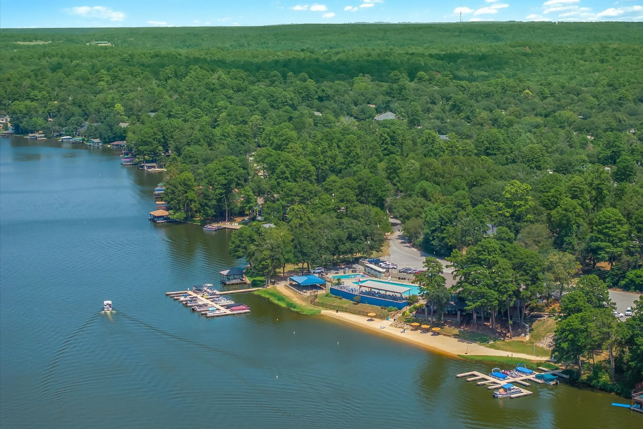 Single Family Residence For Sale in Smith County , 1428 Lakeshore Drive, Hideaway, Texas 75771, 4 Bedroom, 4 Bathroom, 3 Garage spaces, 3,120 Sqft, built in 1976, mls#21350380, Real Estate Agent in Hideaway, Homes For Sale in Smith county, Homes For Sale in Hideaway, Realtor in Hideaway Texas, Real Estate Brokerage Independent Realty Texas, Luminita Cordes Realtor