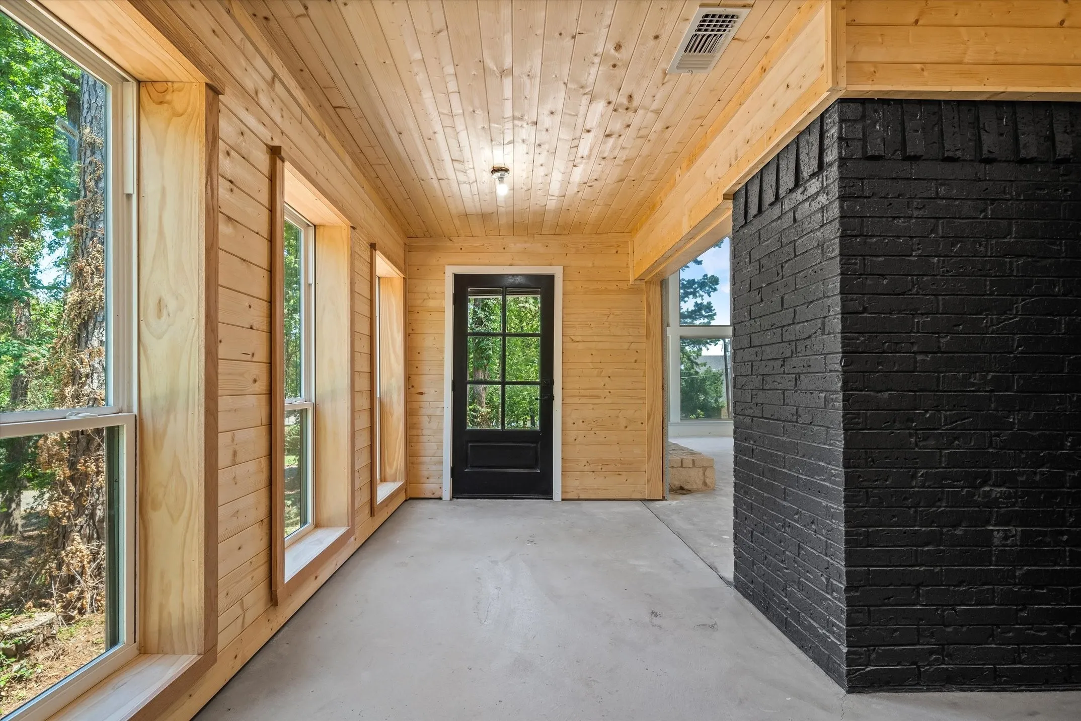 Single Family Residence For Sale in Smith County , 1428 Lakeshore Drive, Hideaway, Texas 75771, 4 Bedroom, 4 Bathroom, 3 Garage spaces, 3,120 Sqft, built in 1976, mls#21350380, Real Estate Agent in Hideaway, Homes For Sale in Smith county, Homes For Sale in Hideaway, Realtor in Hideaway Texas, Real Estate Brokerage Independent Realty Texas, Luminita Cordes Realtor