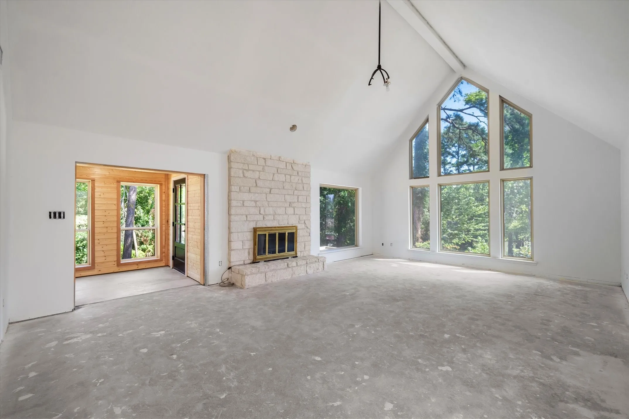 Single Family Residence For Sale in Smith County , 1428 Lakeshore Drive, Hideaway, Texas 75771, 4 Bedroom, 4 Bathroom, 3 Garage spaces, 3,120 Sqft, built in 1976, mls#21350380, Real Estate Agent in Hideaway, Homes For Sale in Smith county, Homes For Sale in Hideaway, Realtor in Hideaway Texas, Real Estate Brokerage Independent Realty Texas, Luminita Cordes Realtor