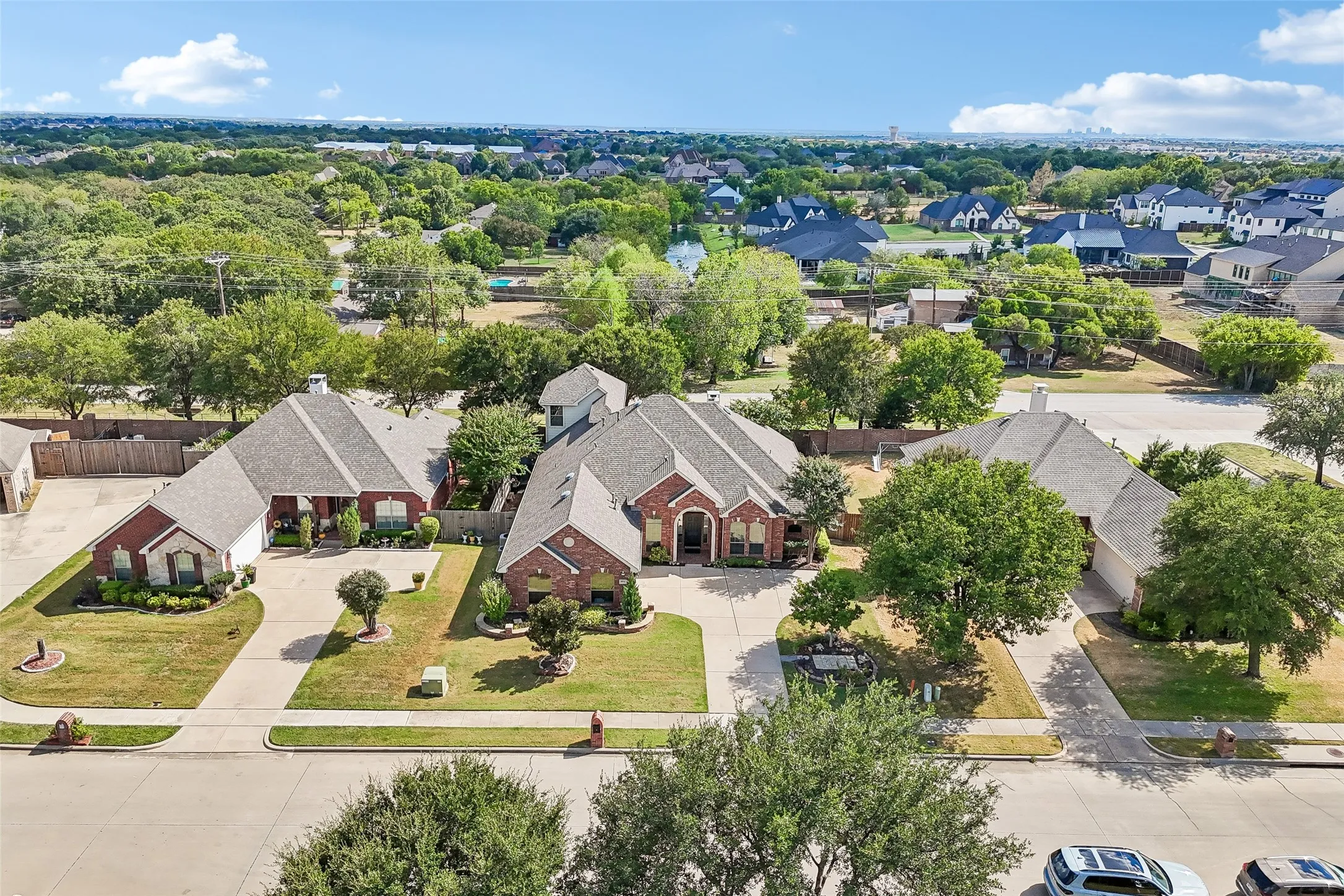 Single Family Residence For Sale in Tarrant County , 224 Foxford Drive, Keller, Texas 76248, 4 Bedroom, 3 Bathroom, 2 Garage spaces, 3,109 Sqft, built in 2006, mls#21369126, Real Estate Agent in Keller, Homes For Sale in Tarrant county, Homes For Sale in Keller, Realtor in Keller Texas, Real Estate Brokerage Independent Realty Texas, Luminita Cordes Realtor