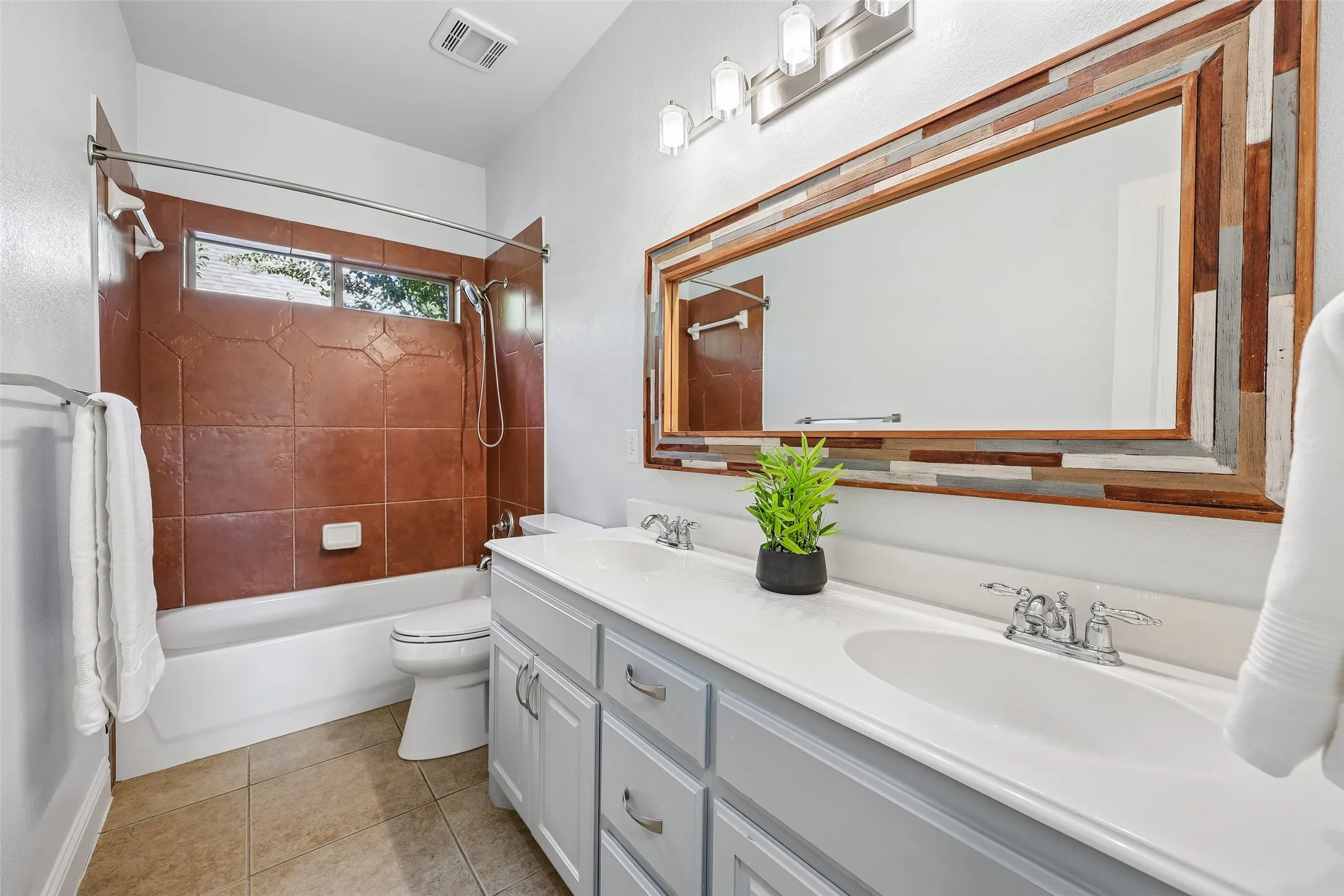 Single Family Residence For Sale in Tarrant County , 224 Foxford Drive, Keller, Texas 76248, 4 Bedroom, 3 Bathroom, 2 Garage spaces, 3,109 Sqft, built in 2006, mls#21369126, Real Estate Agent in Keller, Homes For Sale in Tarrant county, Homes For Sale in Keller, Realtor in Keller Texas, Real Estate Brokerage Independent Realty Texas, Luminita Cordes Realtor